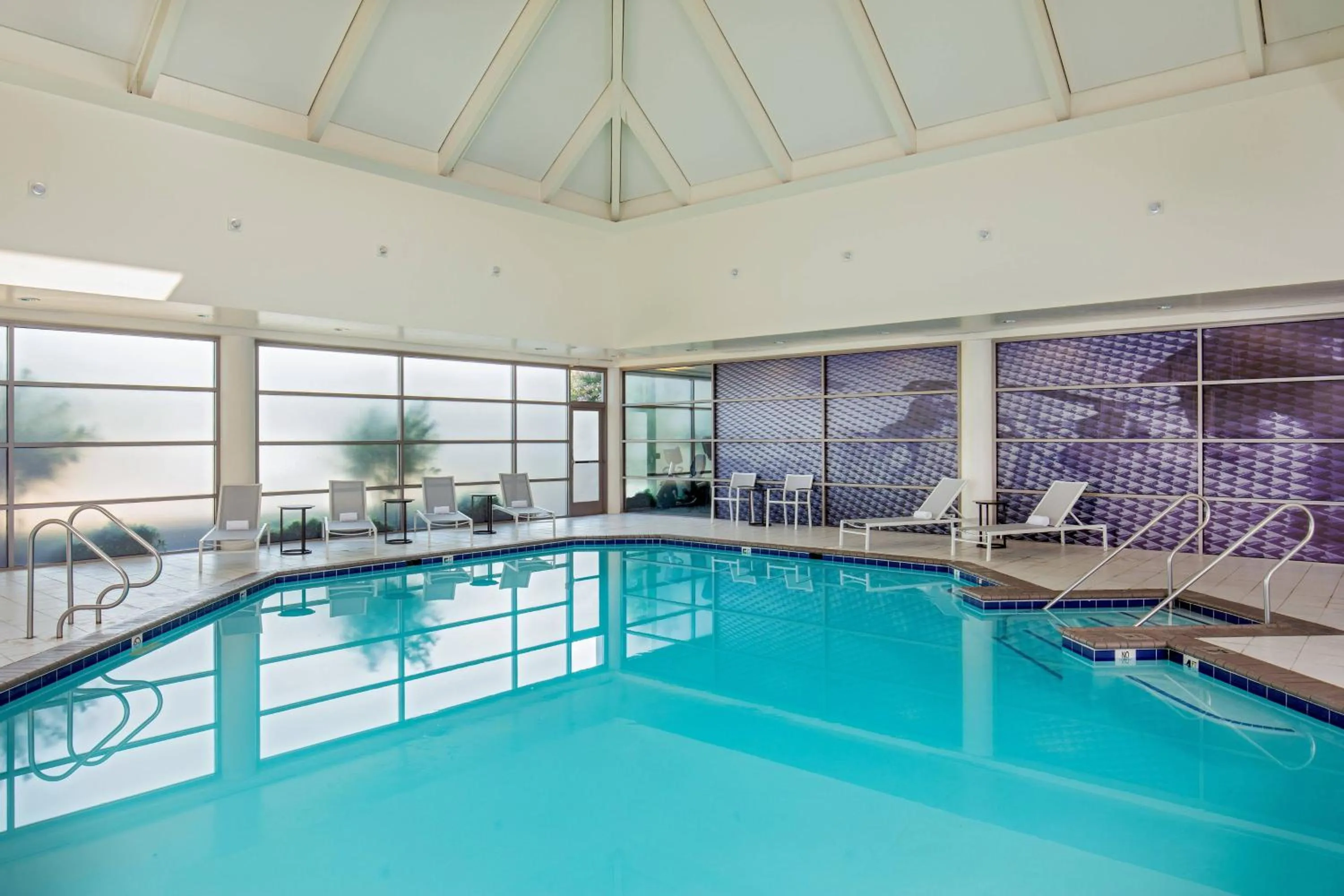 Swimming pool in Delta Hotels by Marriott Chesapeake Norfolk