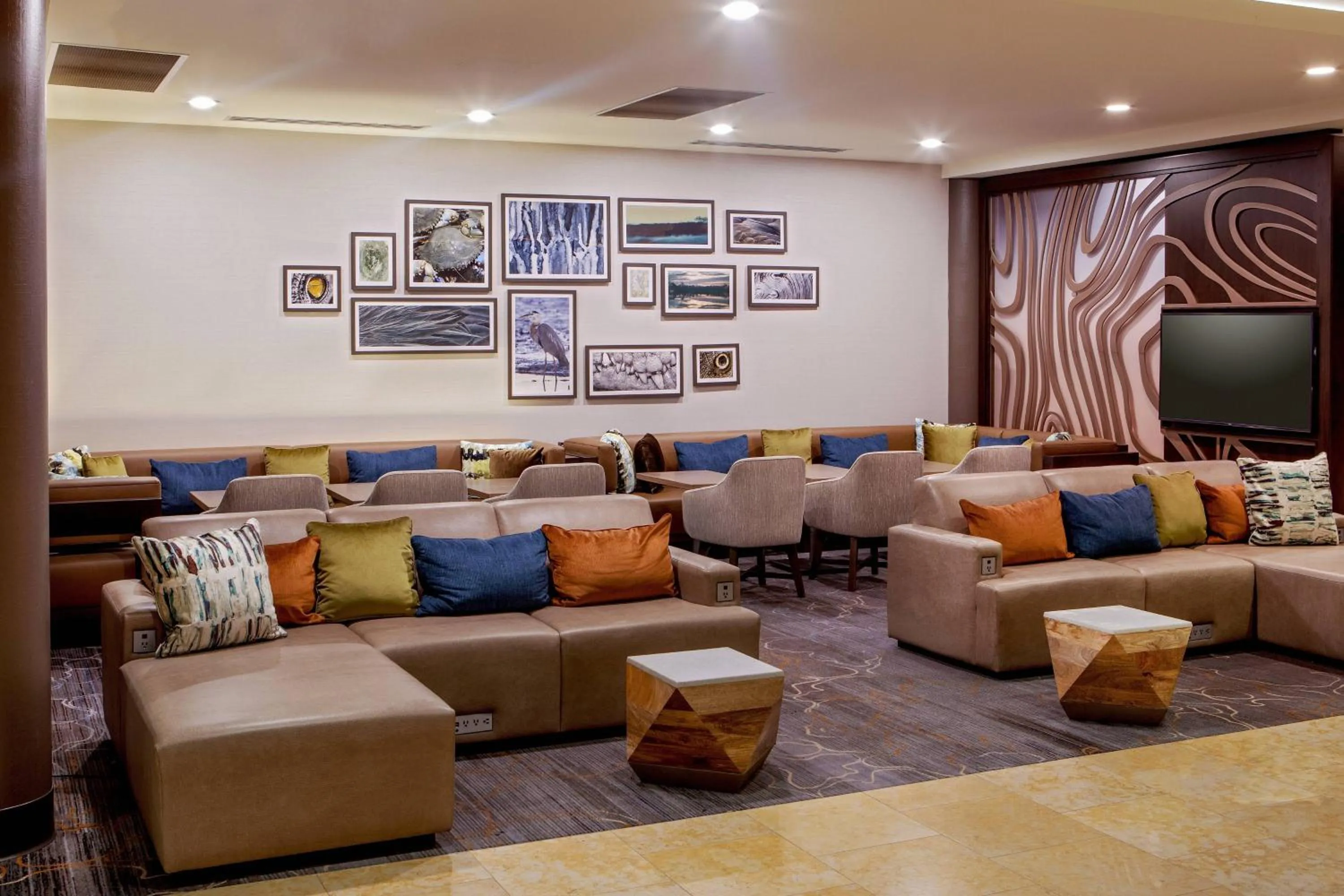 Lobby or reception in Delta Hotels by Marriott Chesapeake Norfolk