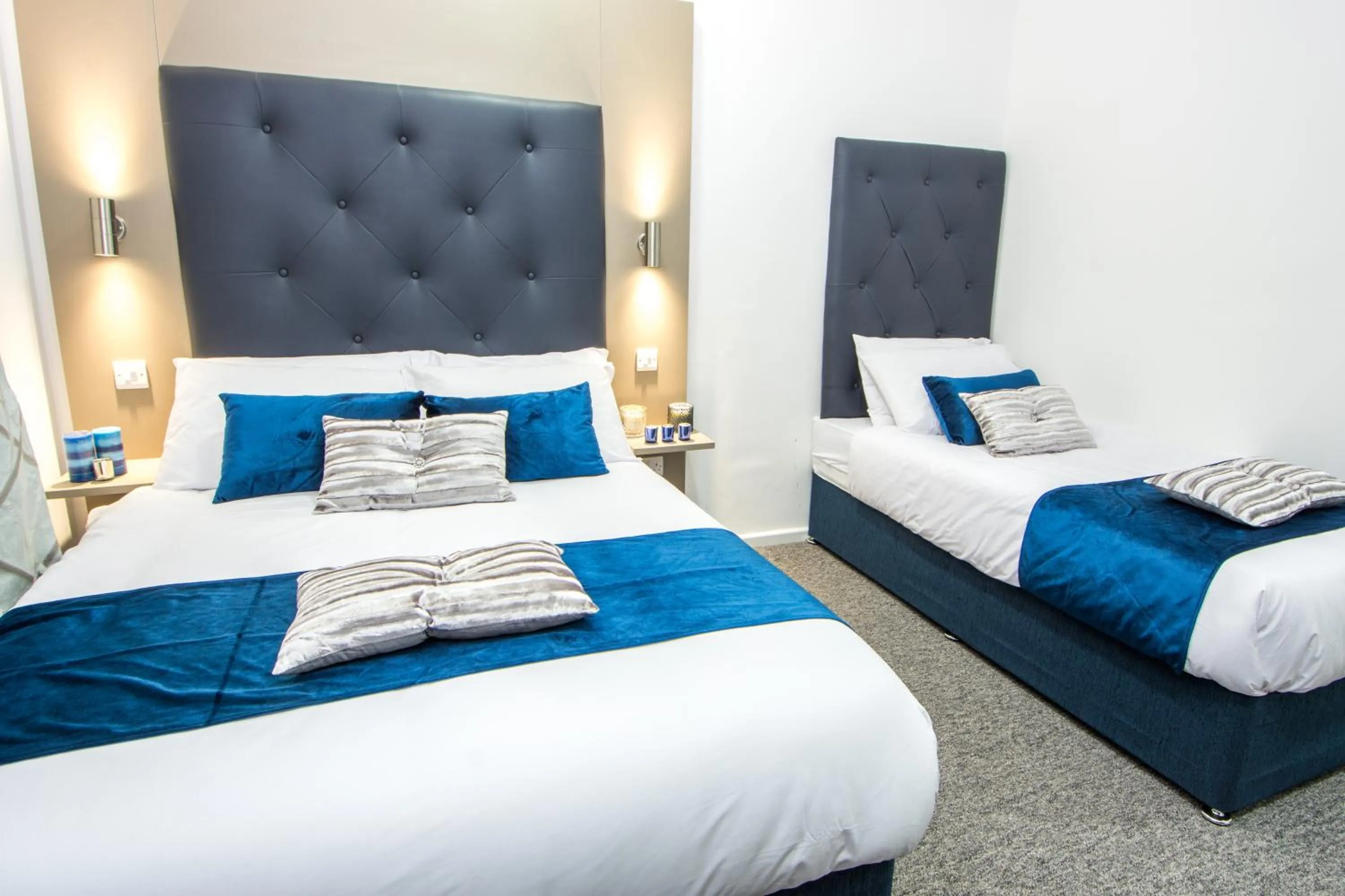 Bedroom, Bed in Abbey Hotel