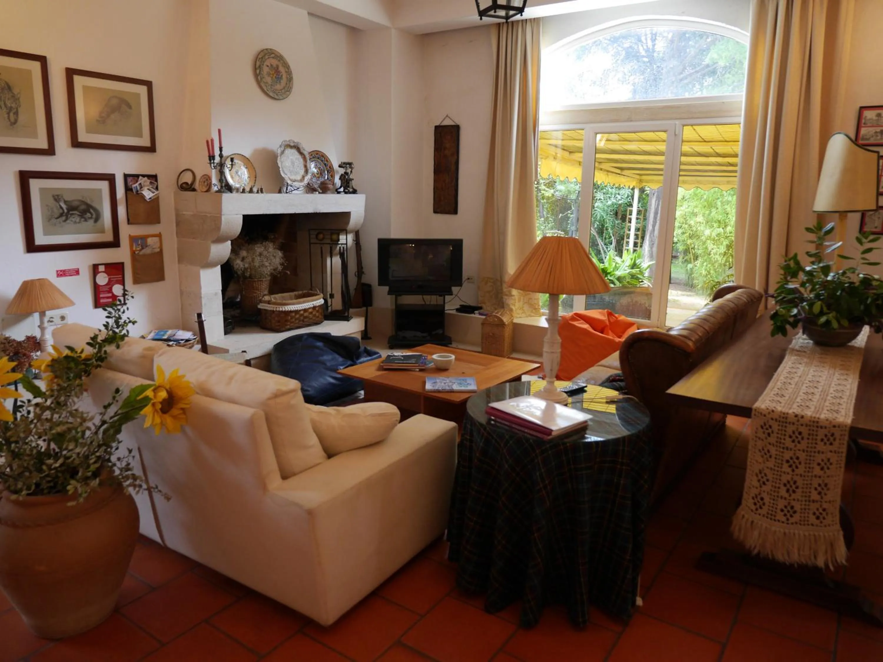 Communal lounge/ TV room in Casa Dos Arrabidos