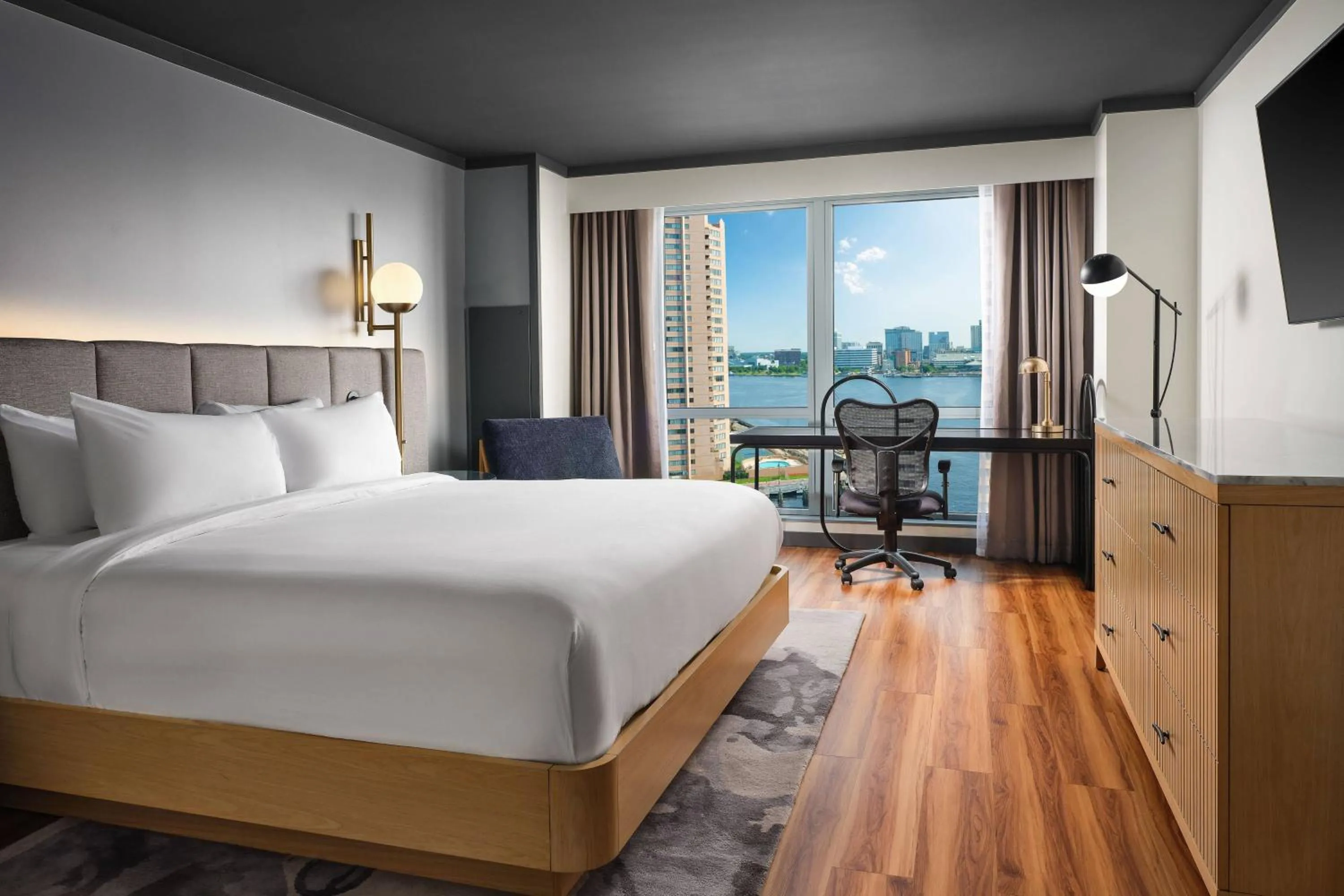 Photo of the whole room, Bed in Renaissance Portsmouth-Norfolk Waterfront Hotel