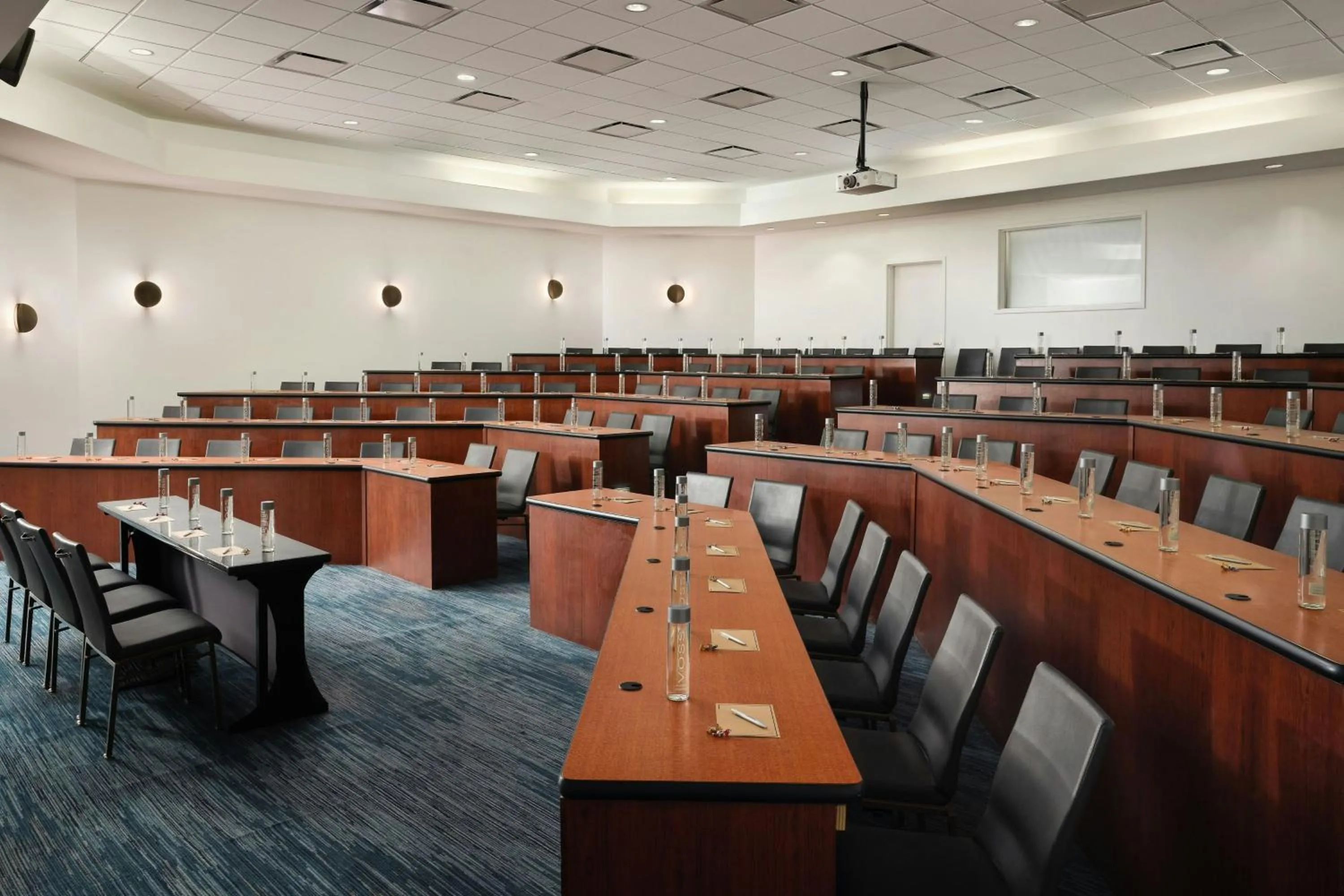 Meeting/conference room in Renaissance Portsmouth-Norfolk Waterfront Hotel