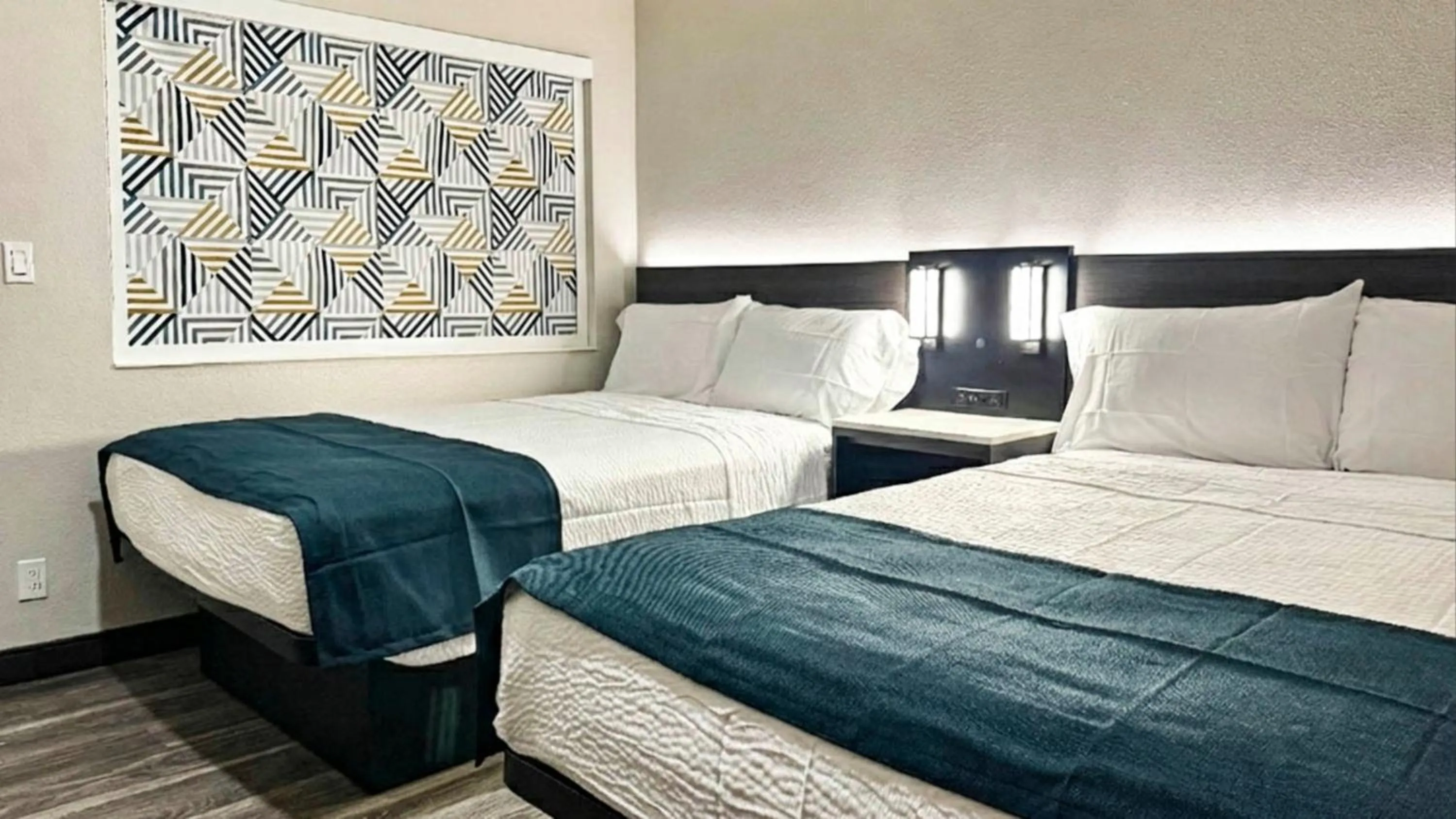 Bedroom, Bed in Motel 6-Atascadero, CA