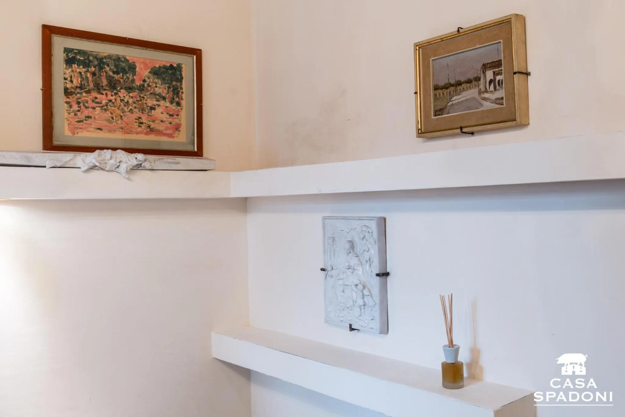 Decorative detail in Locanda di Casa Spadoni