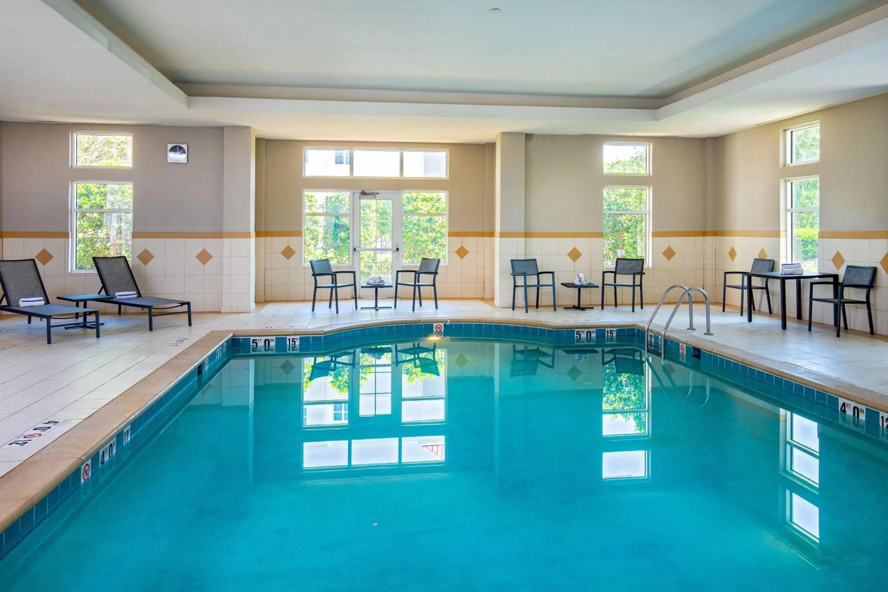 Swimming pool in Residence Inn by Marriott Norfolk Airport