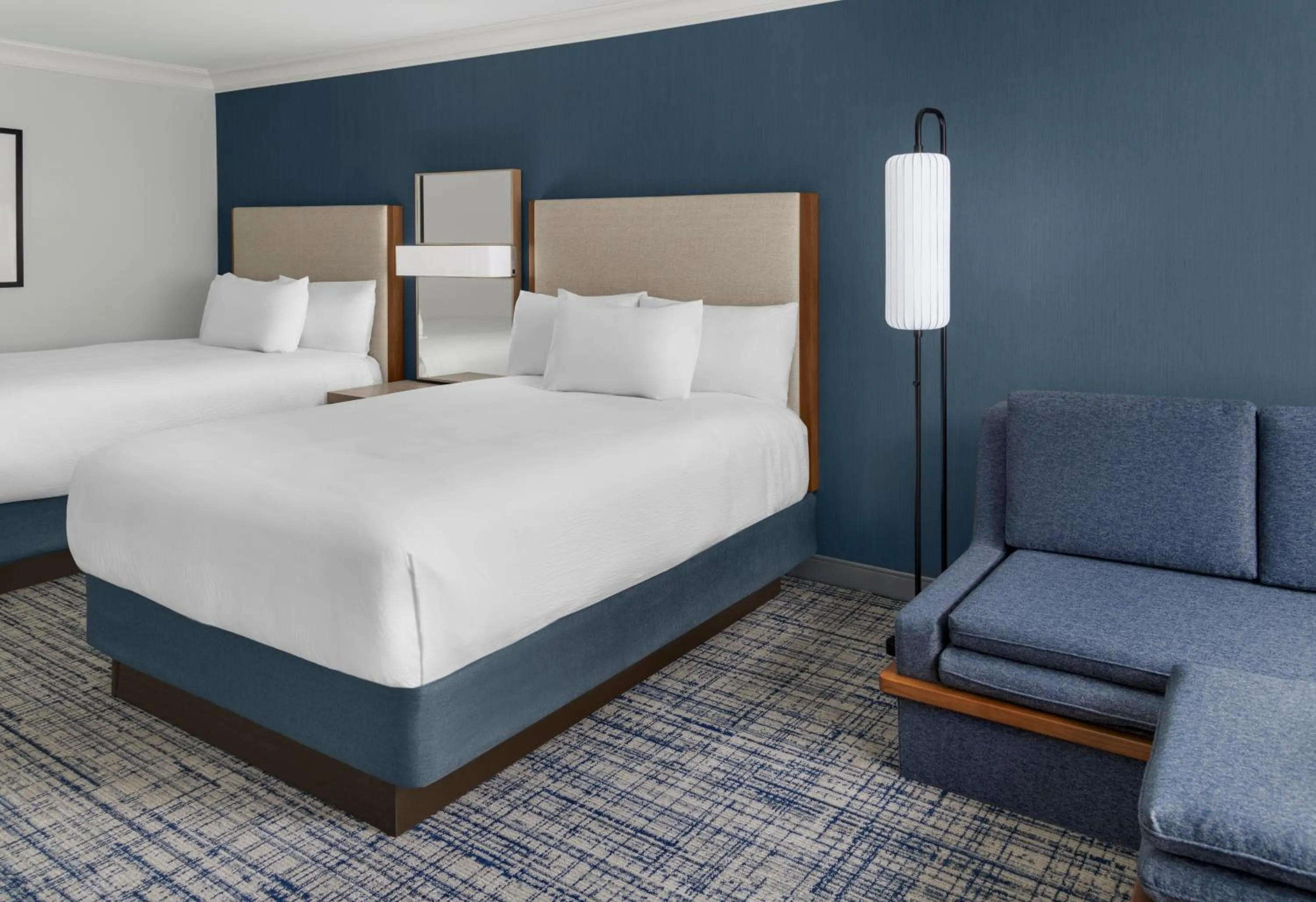 Bed in Courtyard Palo Alto Los Altos