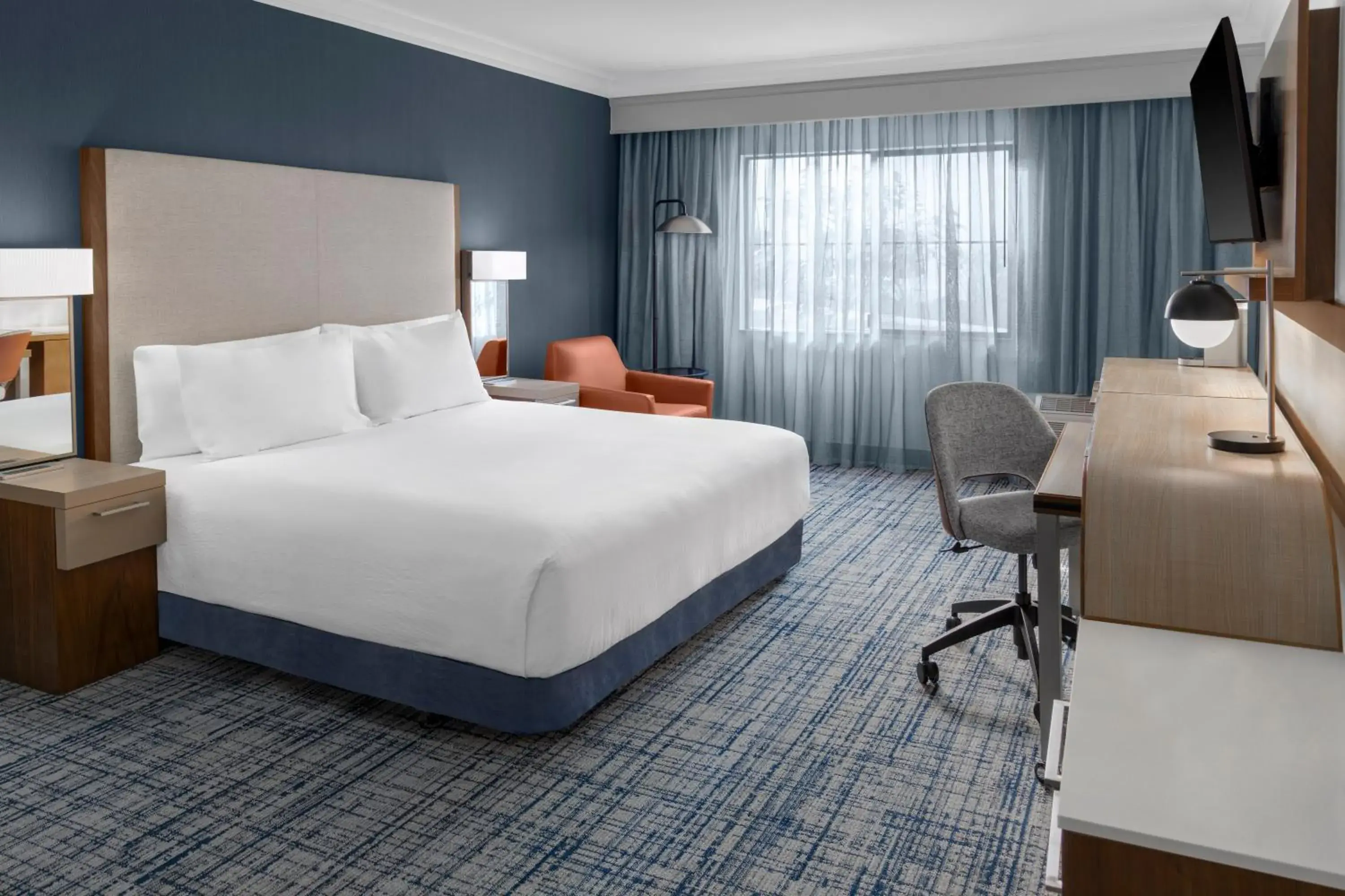 King Room with Sofa Bed and Adapted Tub - Mobility Accessible in Courtyard Palo Alto Los Altos King Room with Sofa Bed and Adapted Tub - Mobility Accessible in Courtyard Palo Alto Los Altos