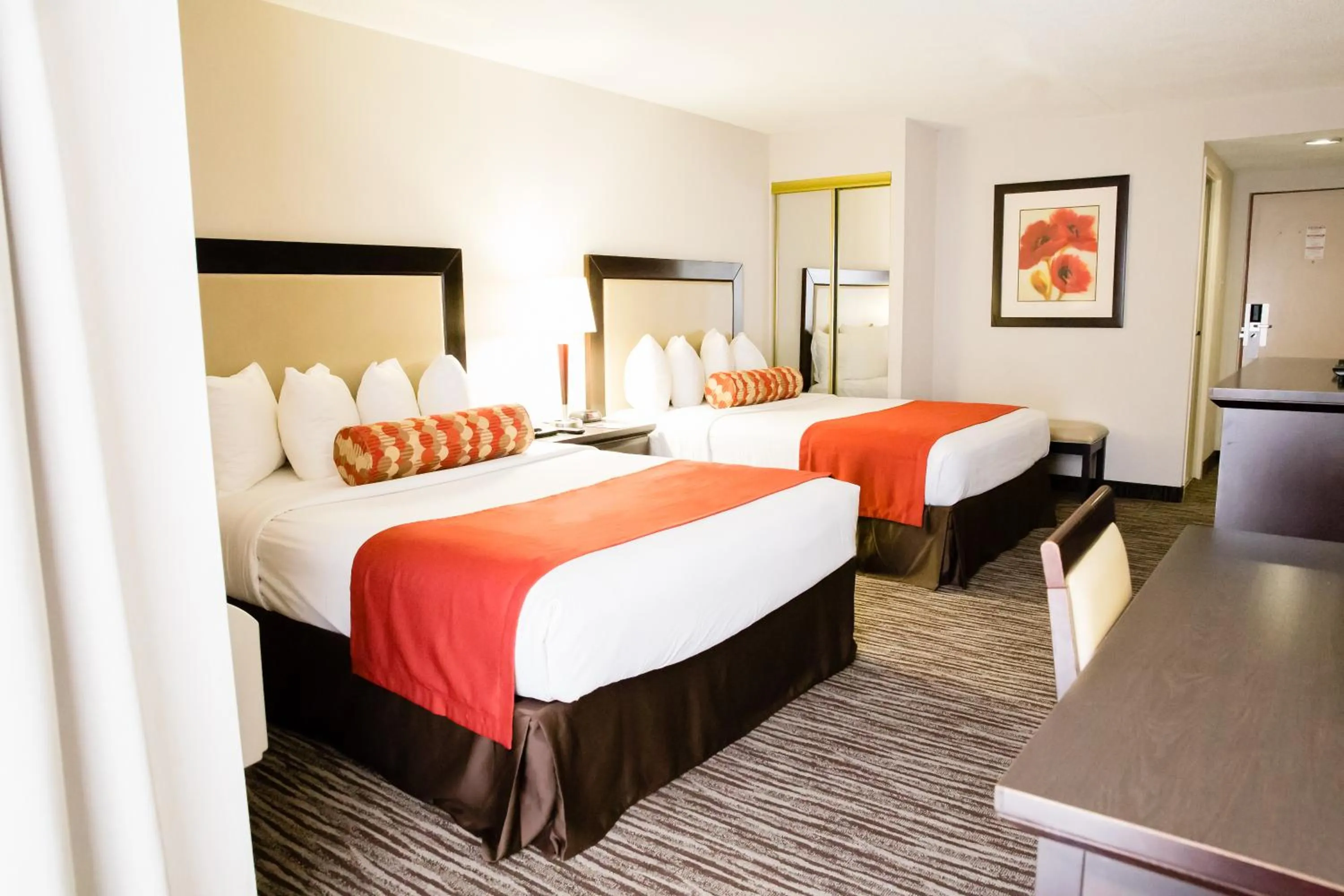 Bed in Admiral Inn Hamilton