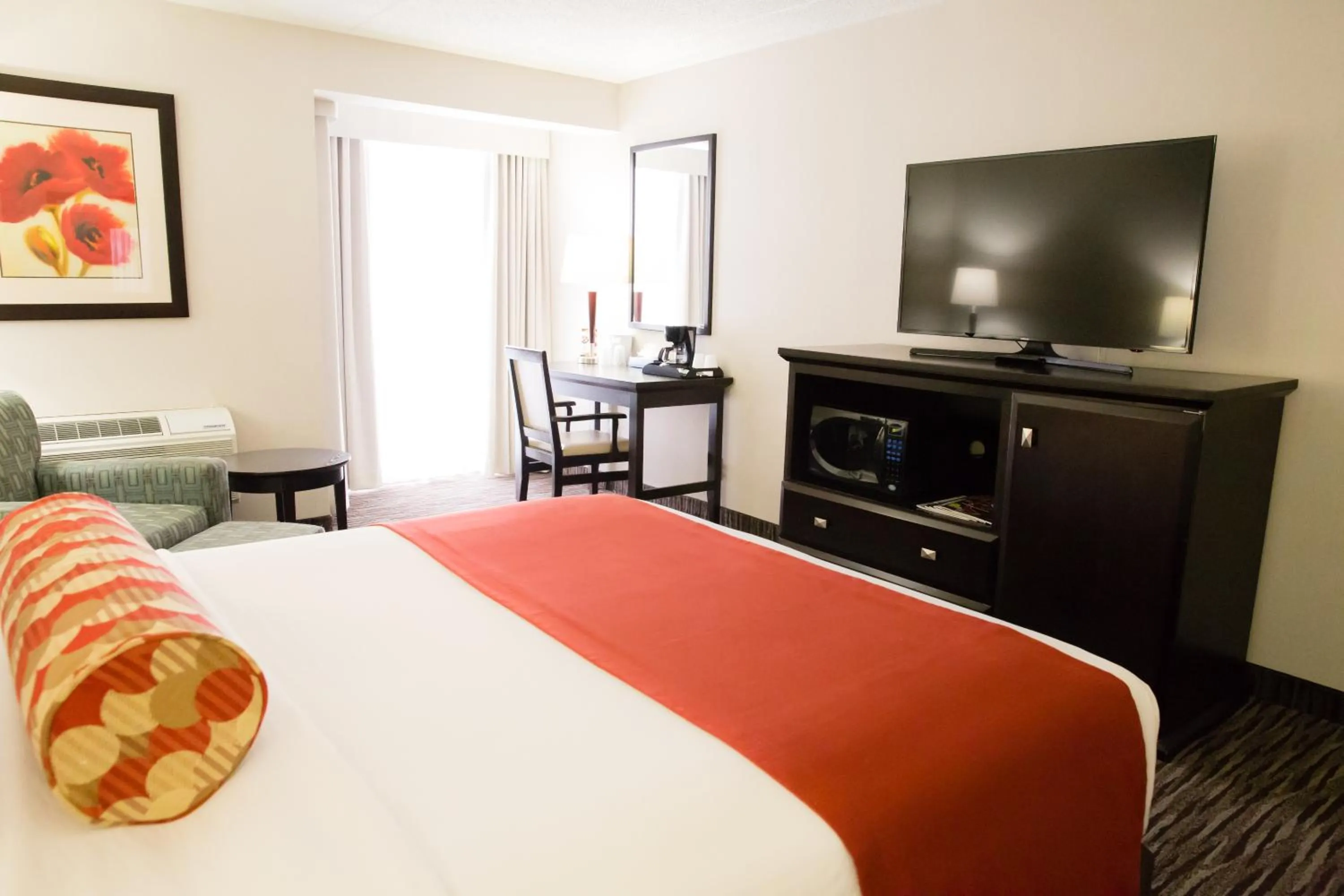 TV and multimedia, Bed in Admiral Inn Hamilton