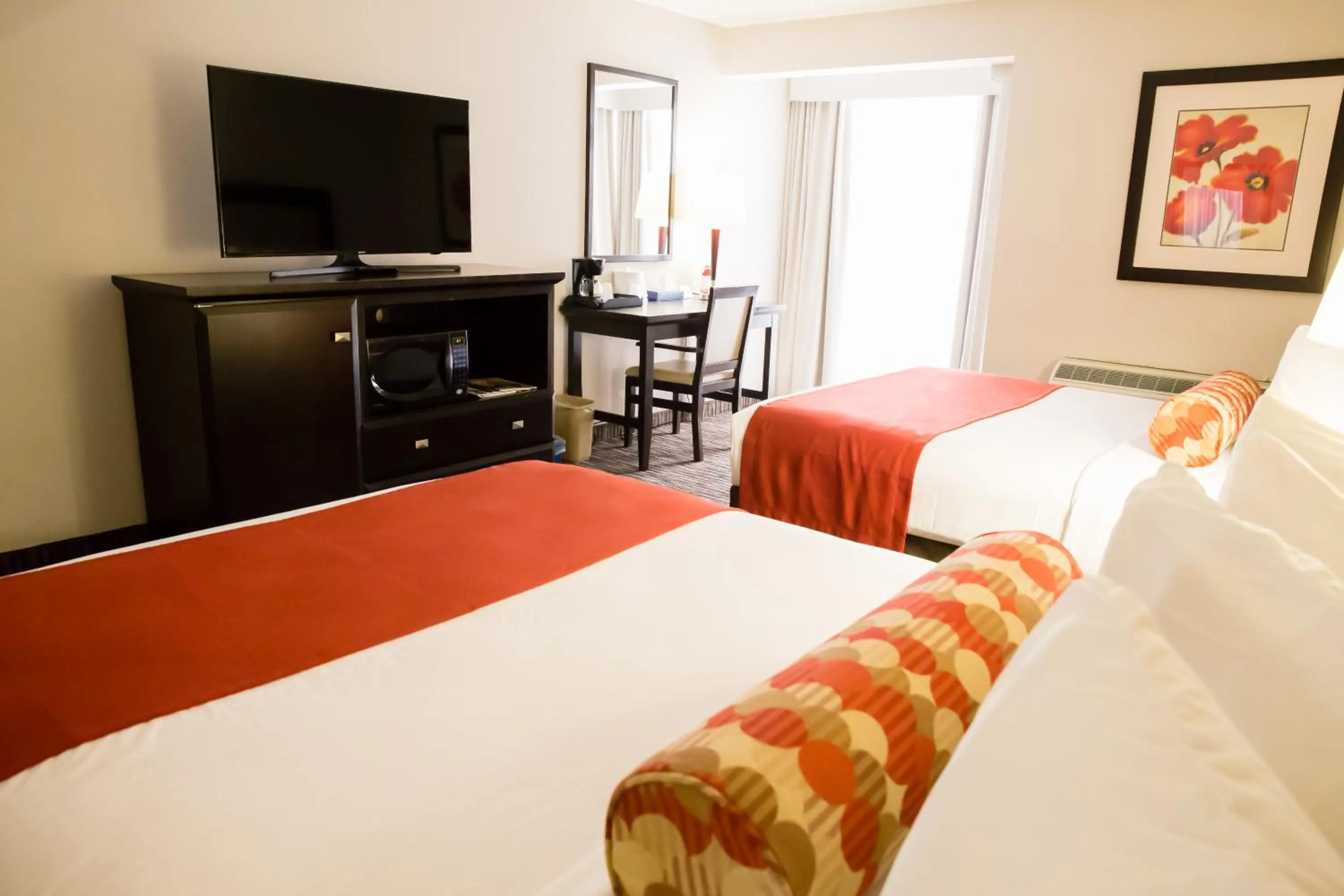 Bed in Admiral Inn Hamilton