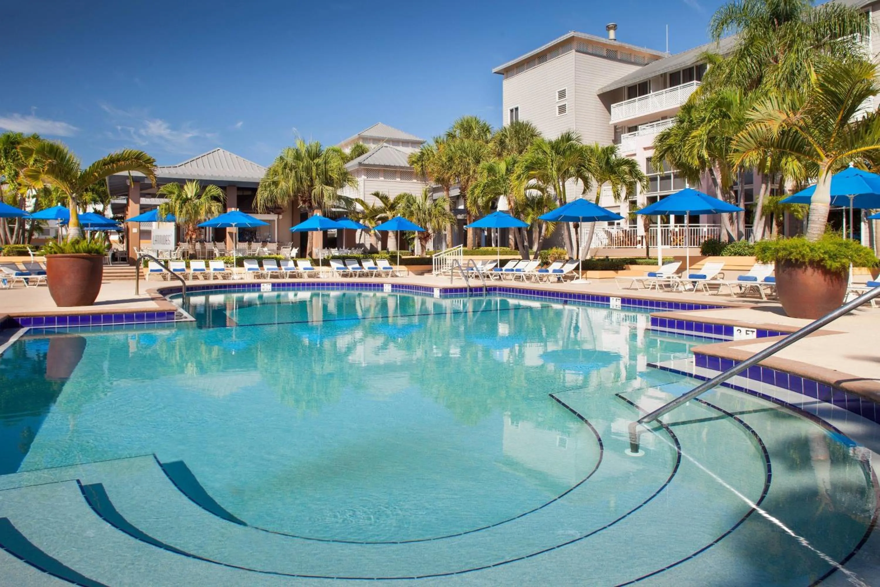 Swimming pool in Marriott Hutchinson Island Resort & Beach Villas, Golf & Marina