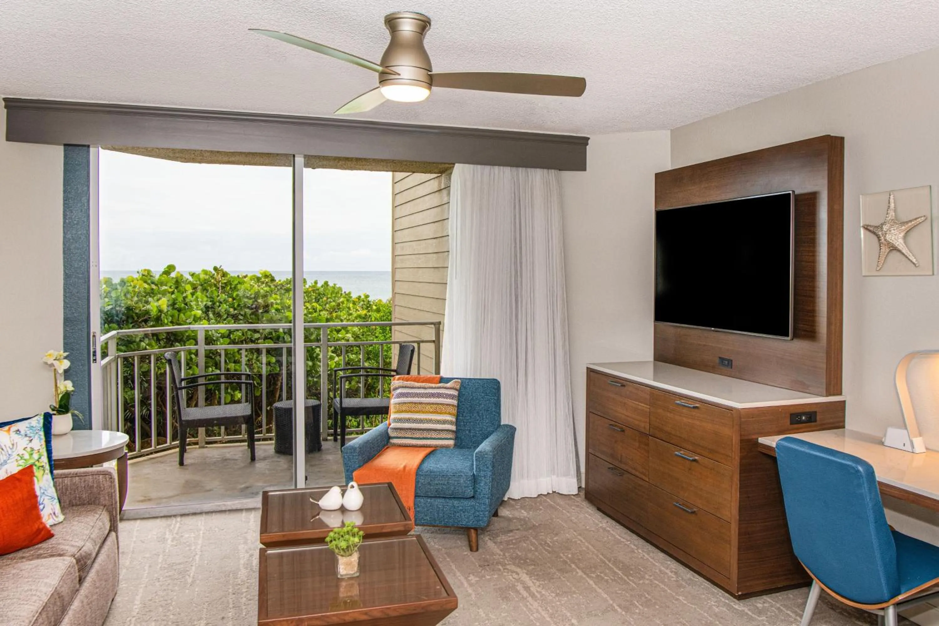 Living room in Marriott Hutchinson Island Resort & Beach Villas, Golf & Marina