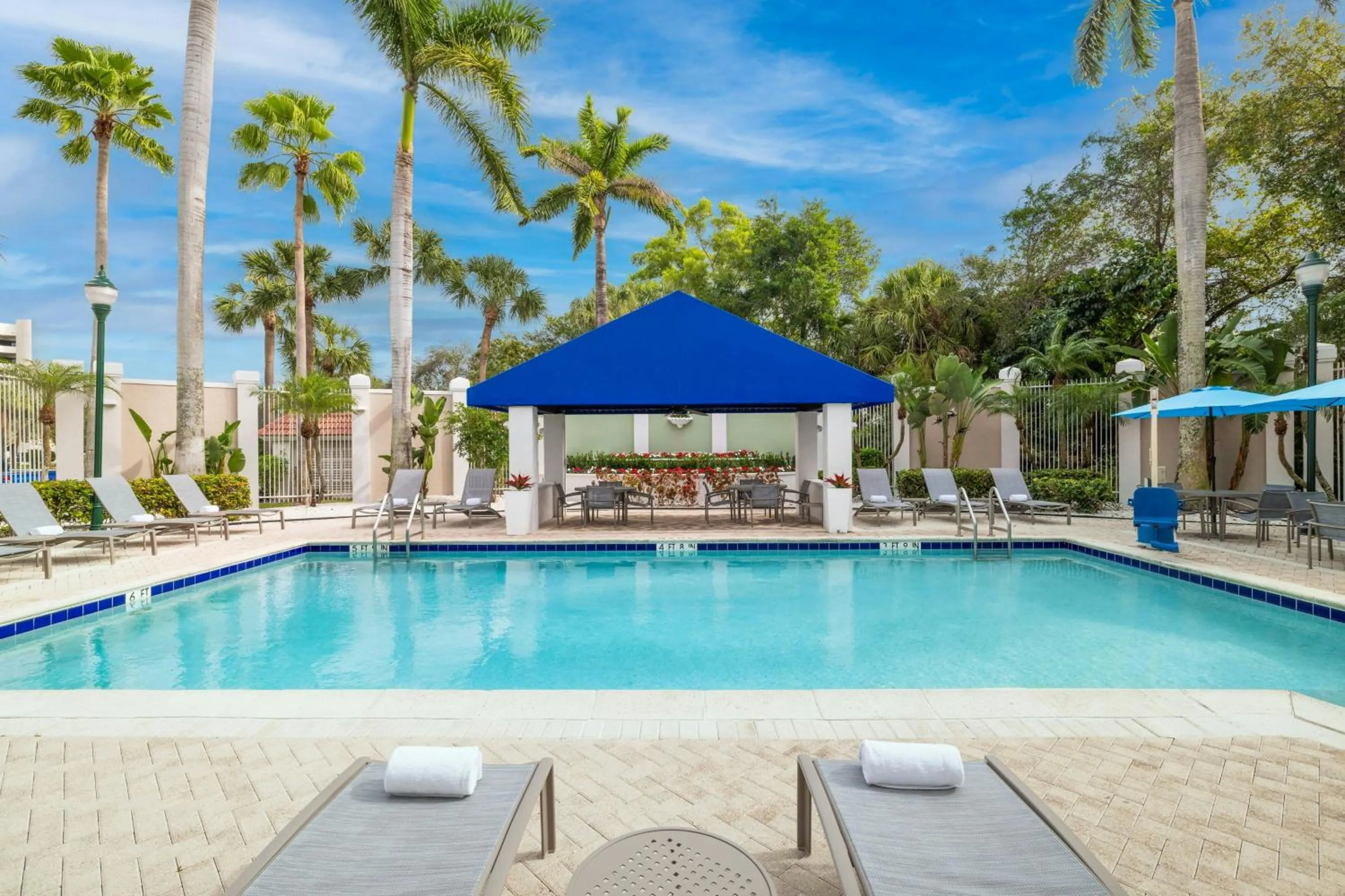 Swimming pool in SpringHill Suites Boca Raton