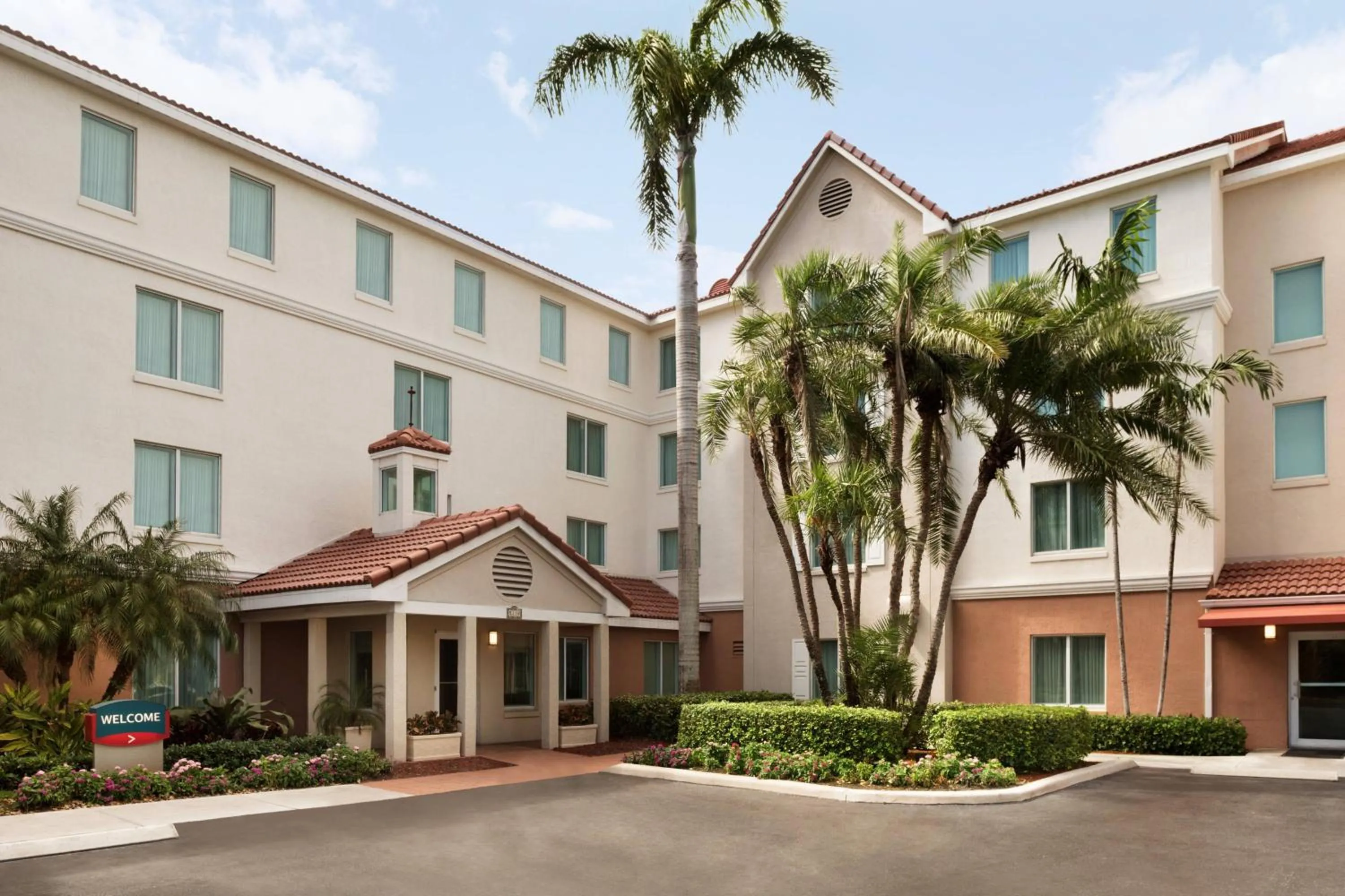 Property building in TownePlace Suites Boca Raton