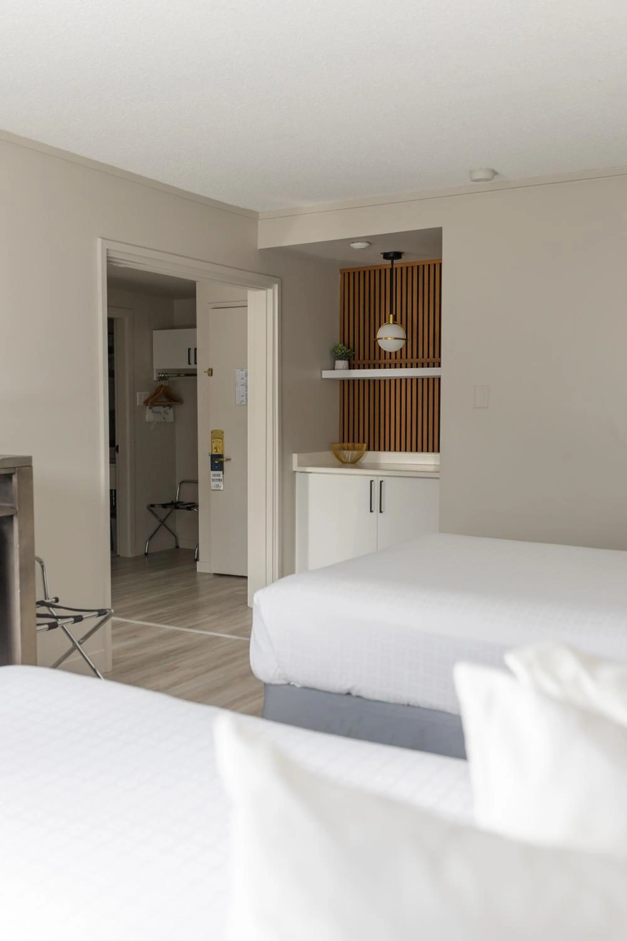 Photo of the whole room, Bed in The Thompson Hotel