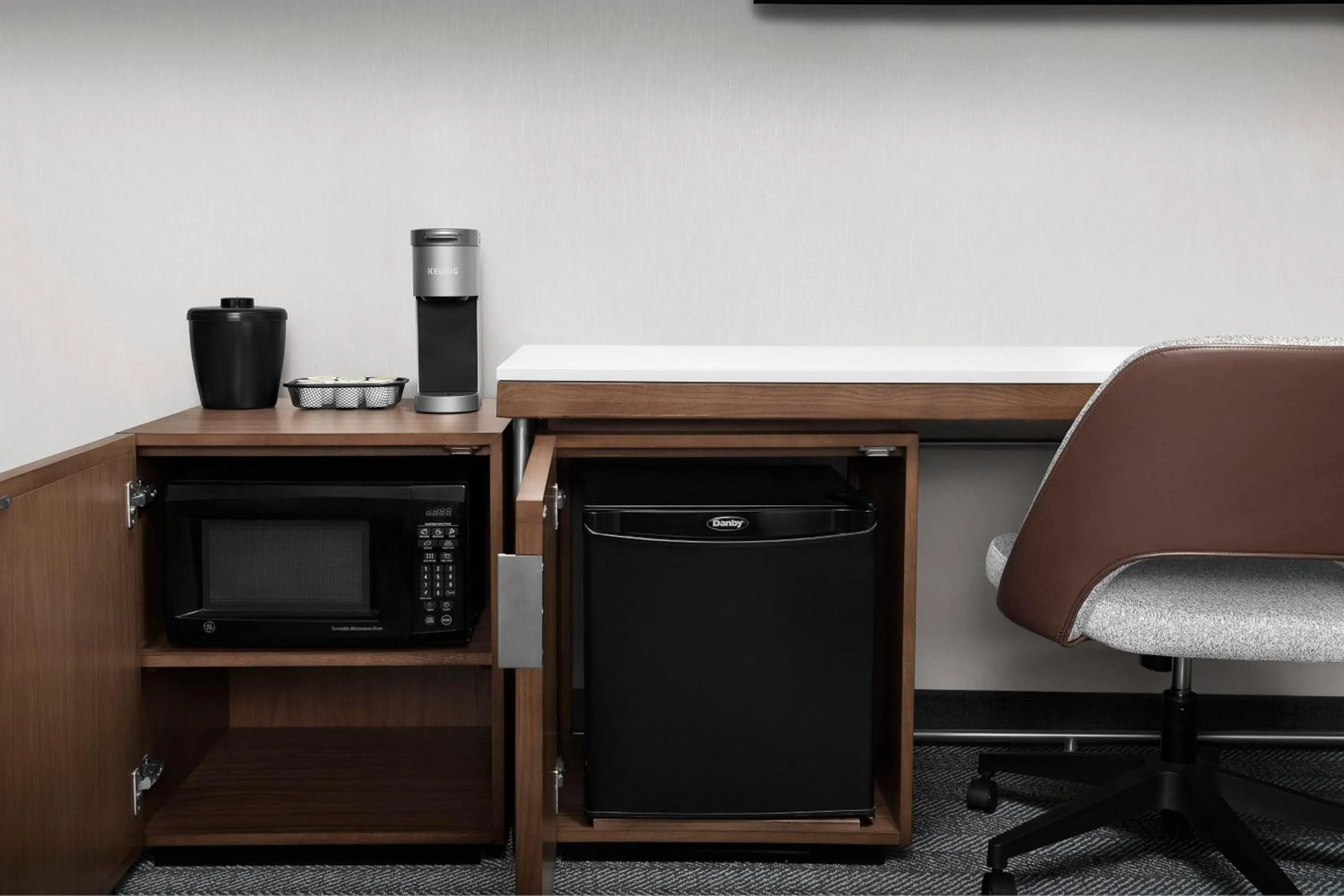 Photo of the whole room in Courtyard by Marriott Portland Tigard