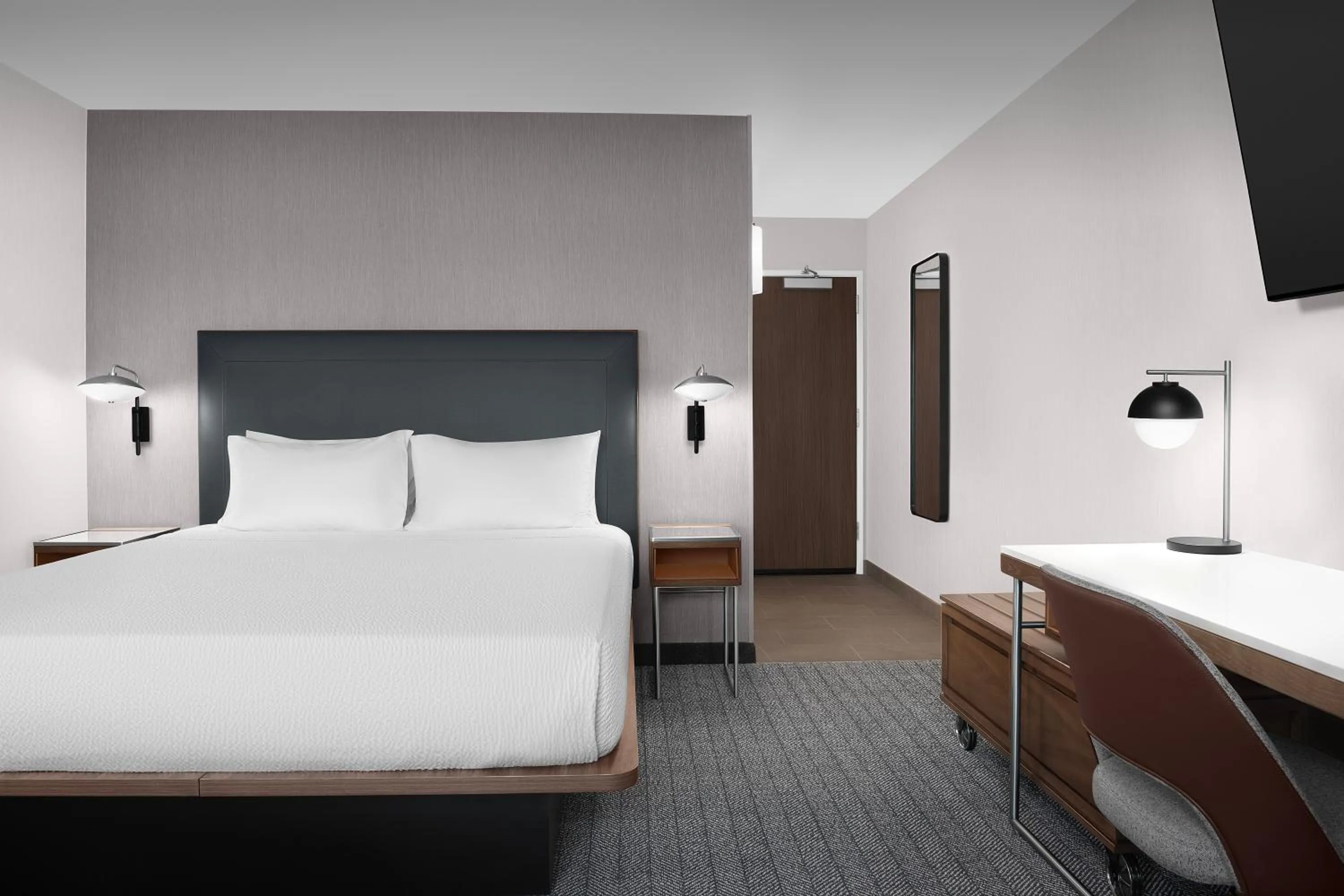 Bedroom, Bed in Courtyard by Marriott Portland Tigard