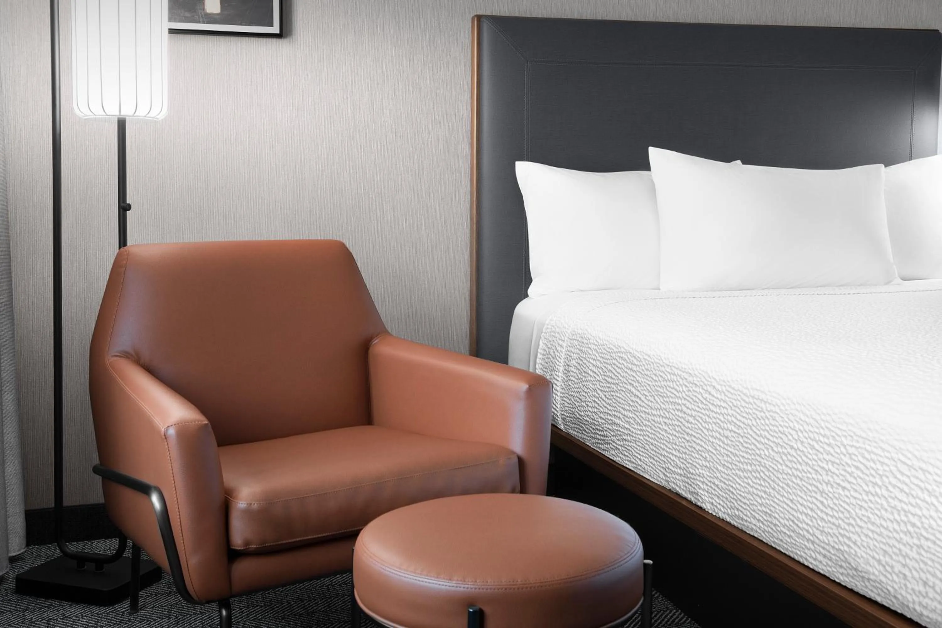 Bedroom, Bed in Courtyard by Marriott Portland Tigard