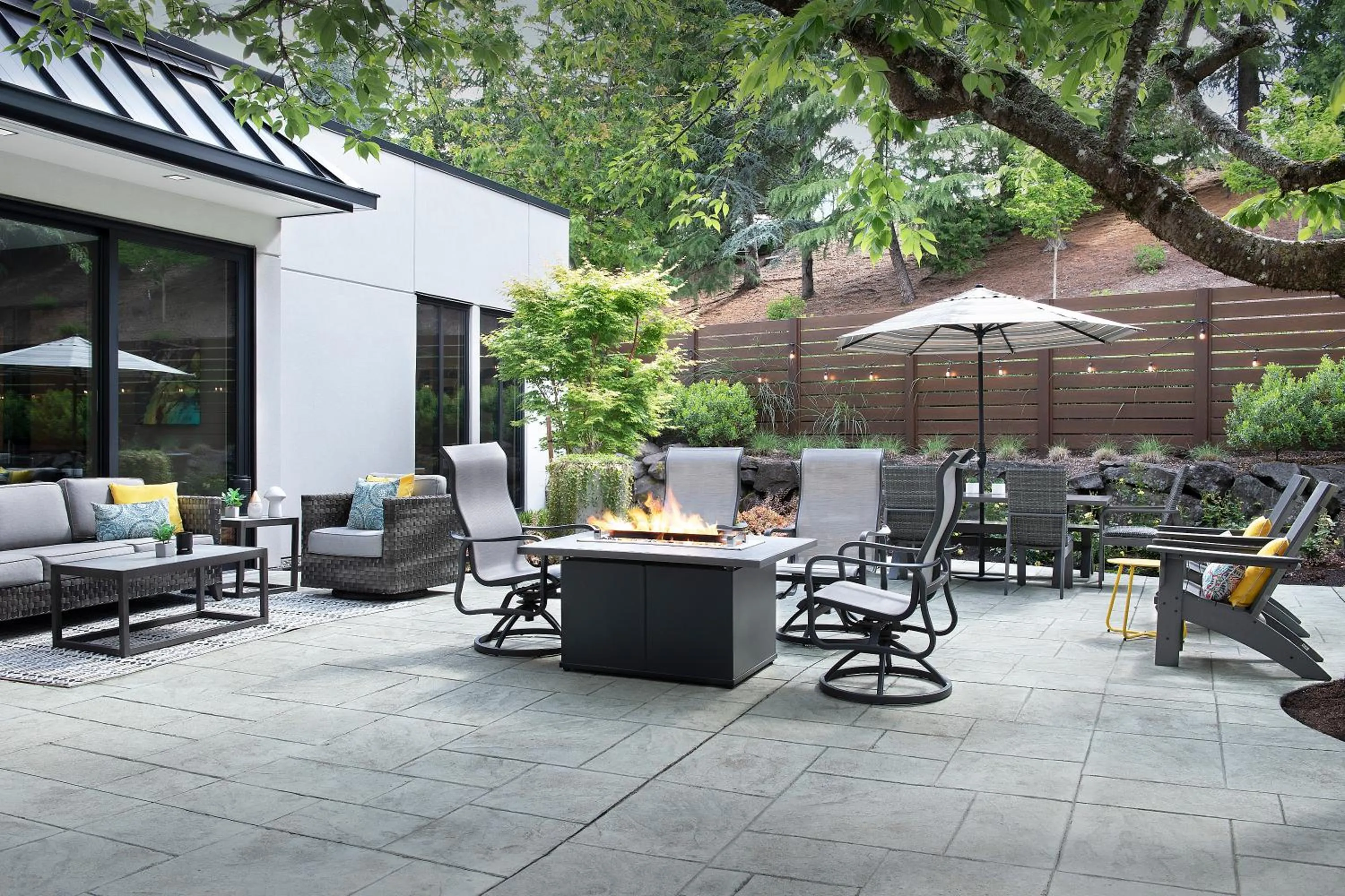 Patio in Courtyard by Marriott Portland Tigard