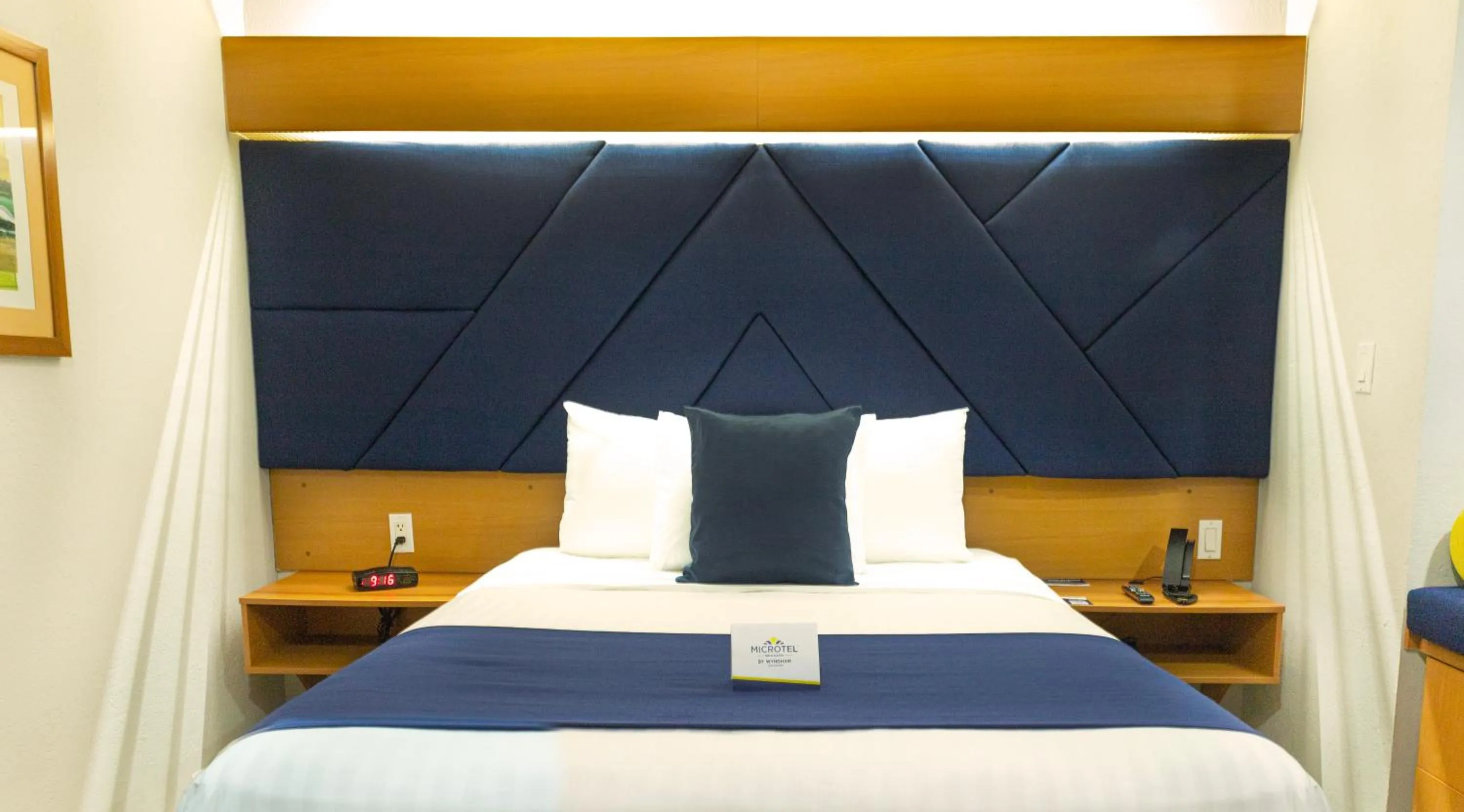 Bed in Microtel Inn & Suites by Wyndham Culiacán