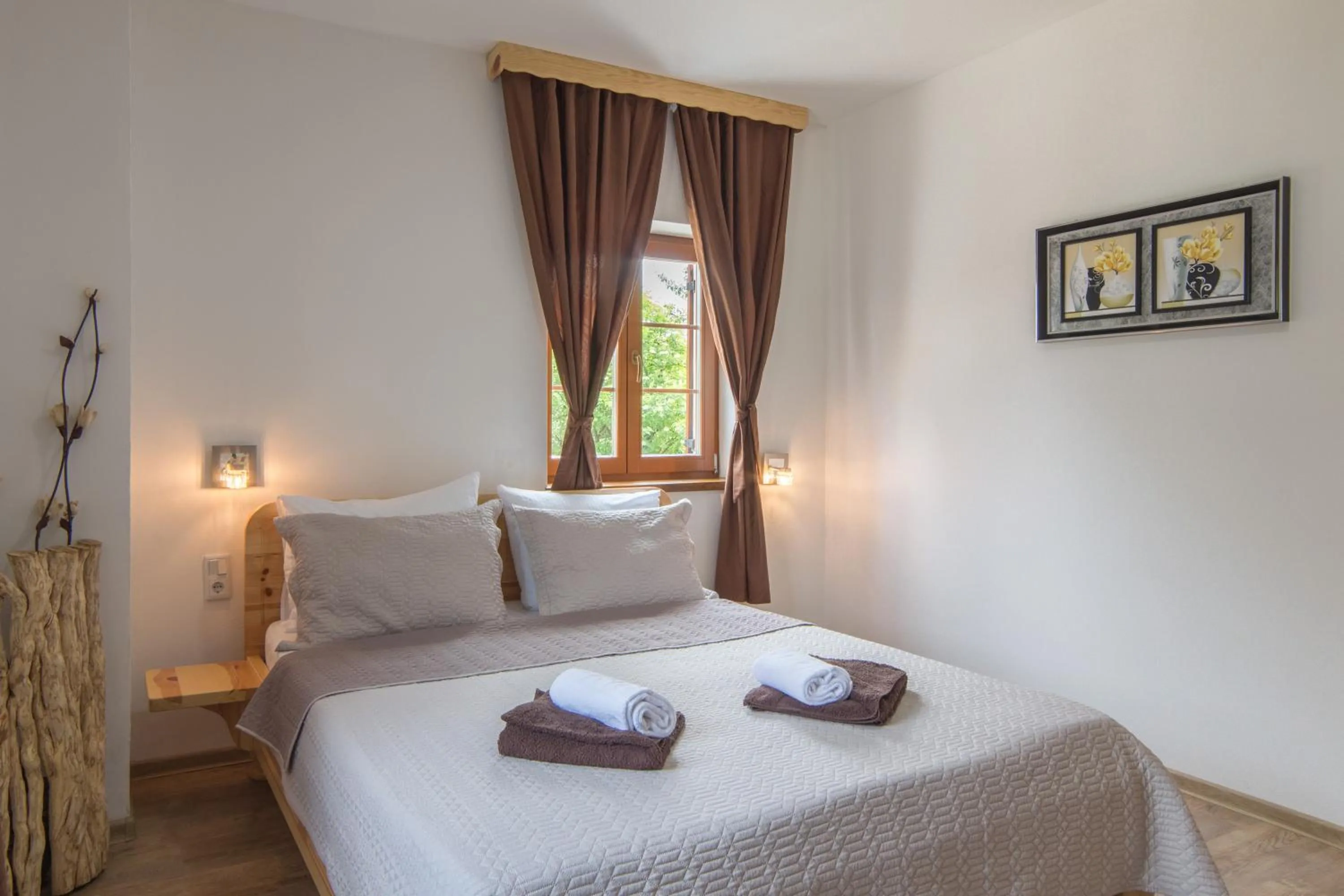 Bed in Rustic Lodge Plitvice