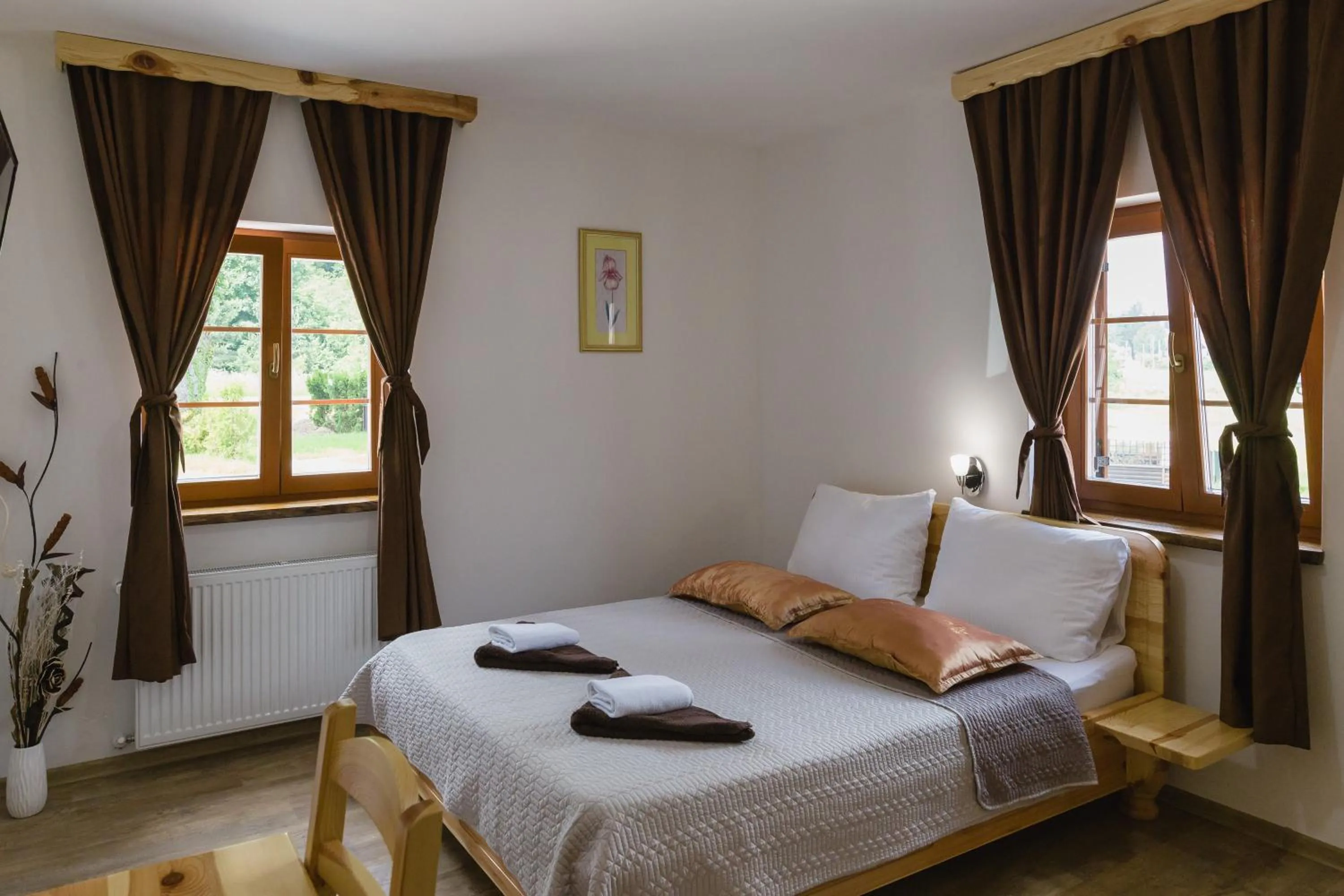 Bed in Rustic Lodge Plitvice