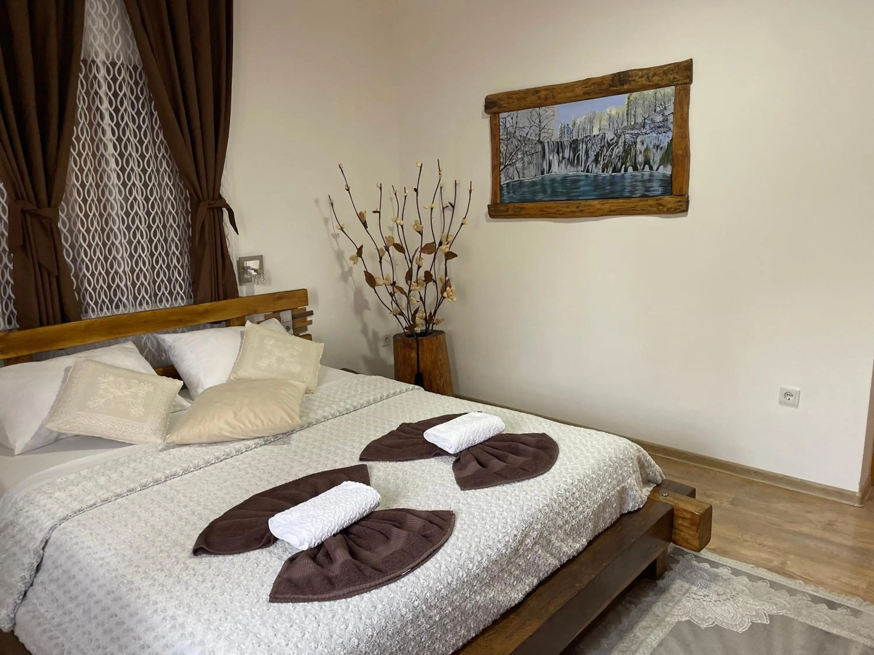 Bed in Rustic Lodge Plitvice