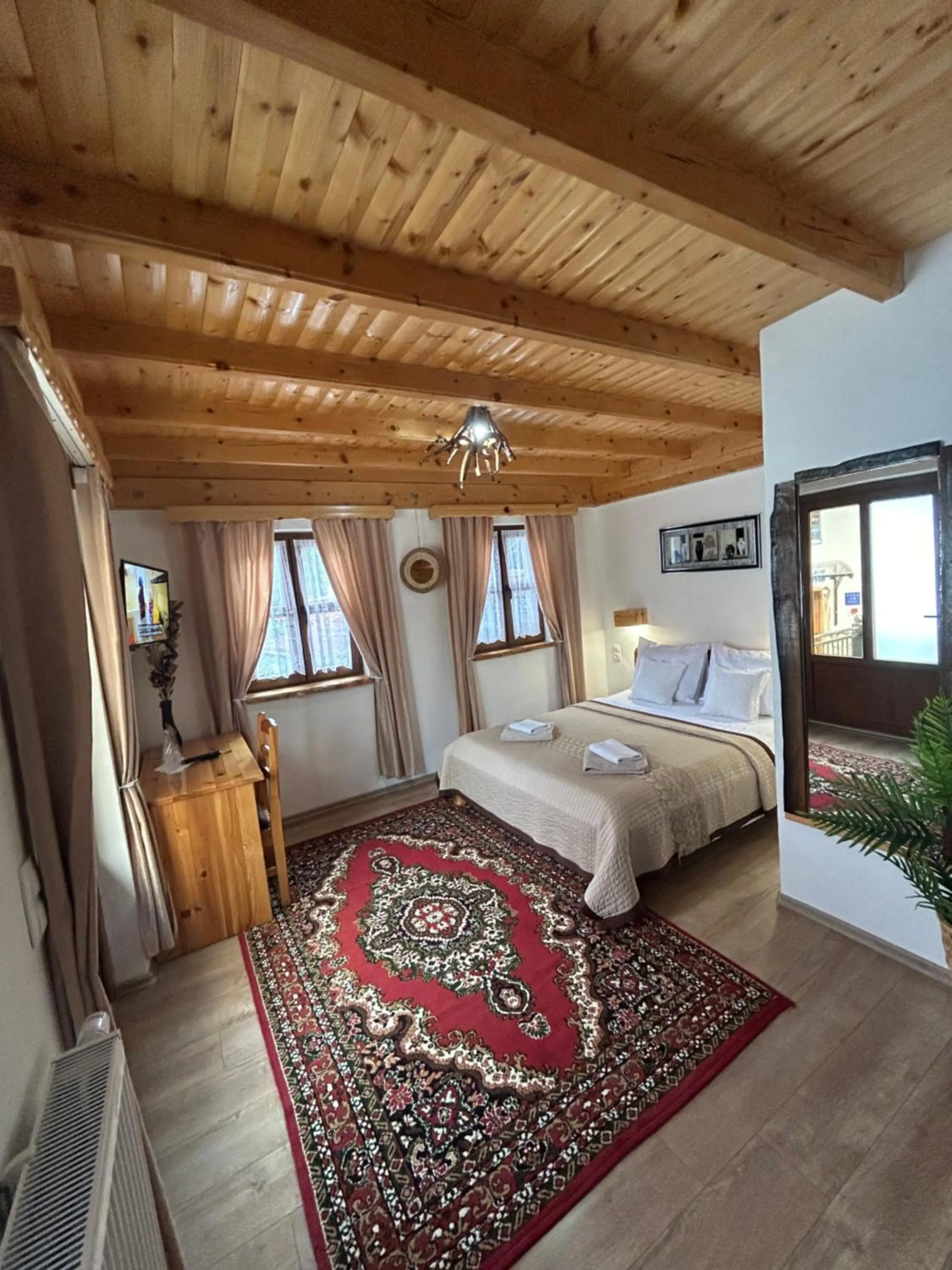 Bed in Rustic Lodge Plitvice