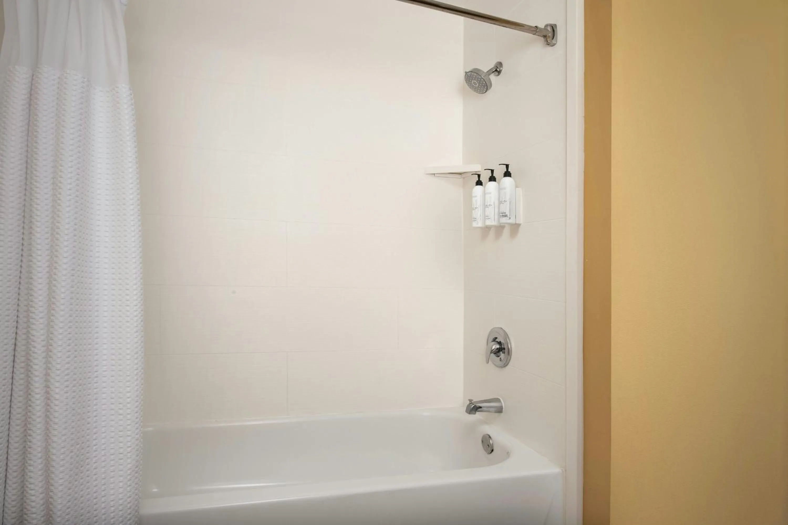Bathroom in TownePlace Suites by Marriott Portland Hillsboro