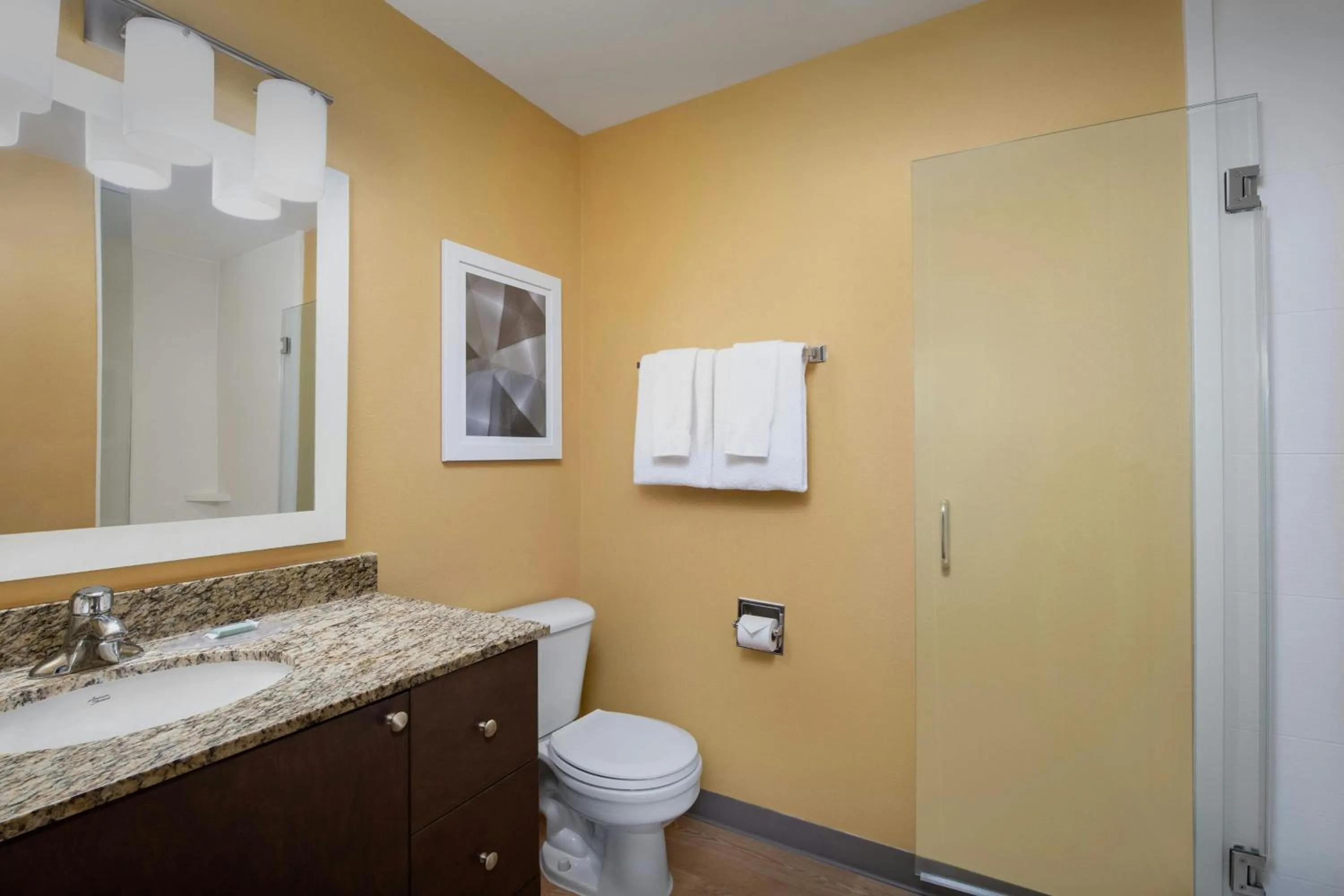 Bathroom in TownePlace Suites by Marriott Portland Hillsboro