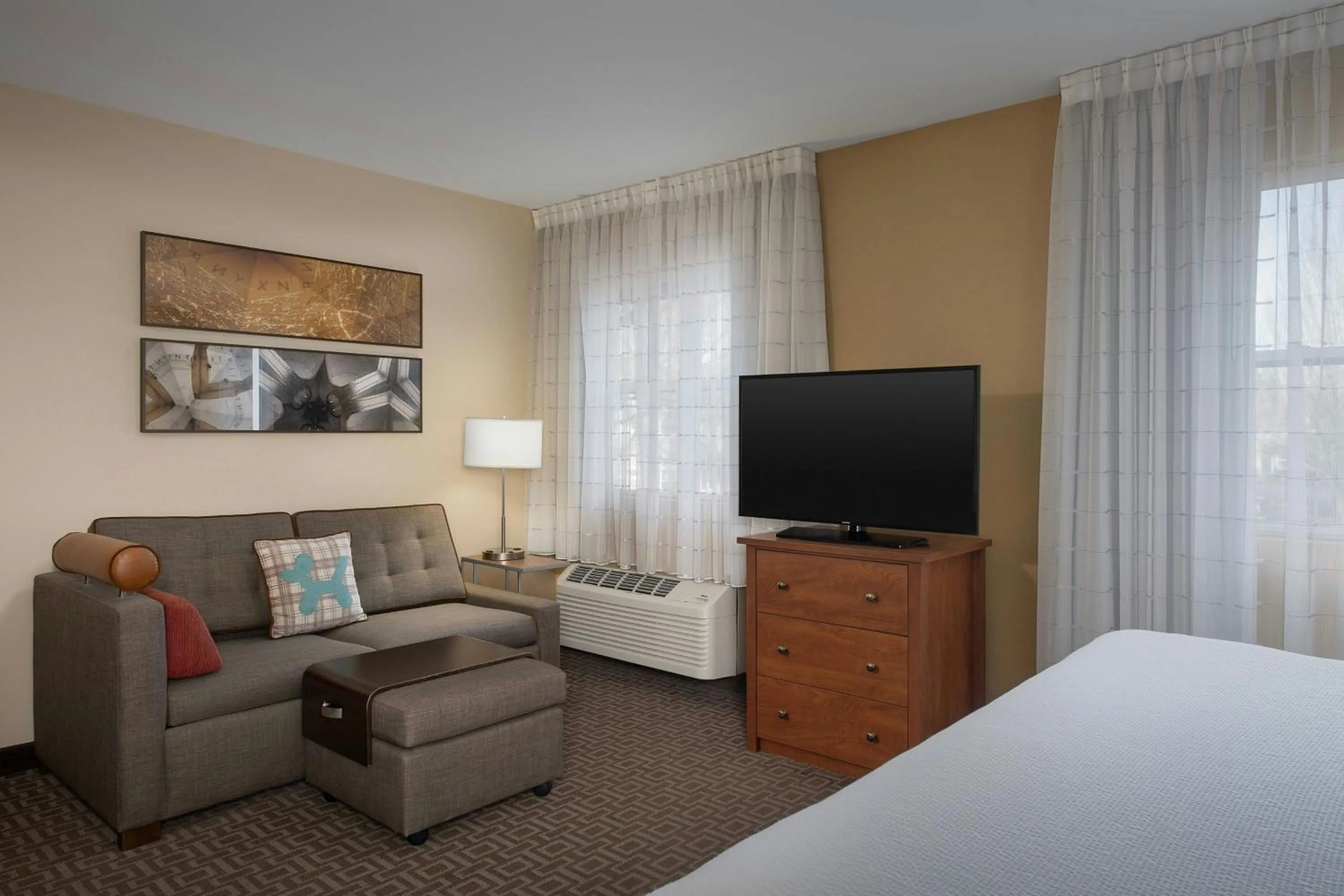 Bedroom, Bed in TownePlace Suites by Marriott Portland Hillsboro