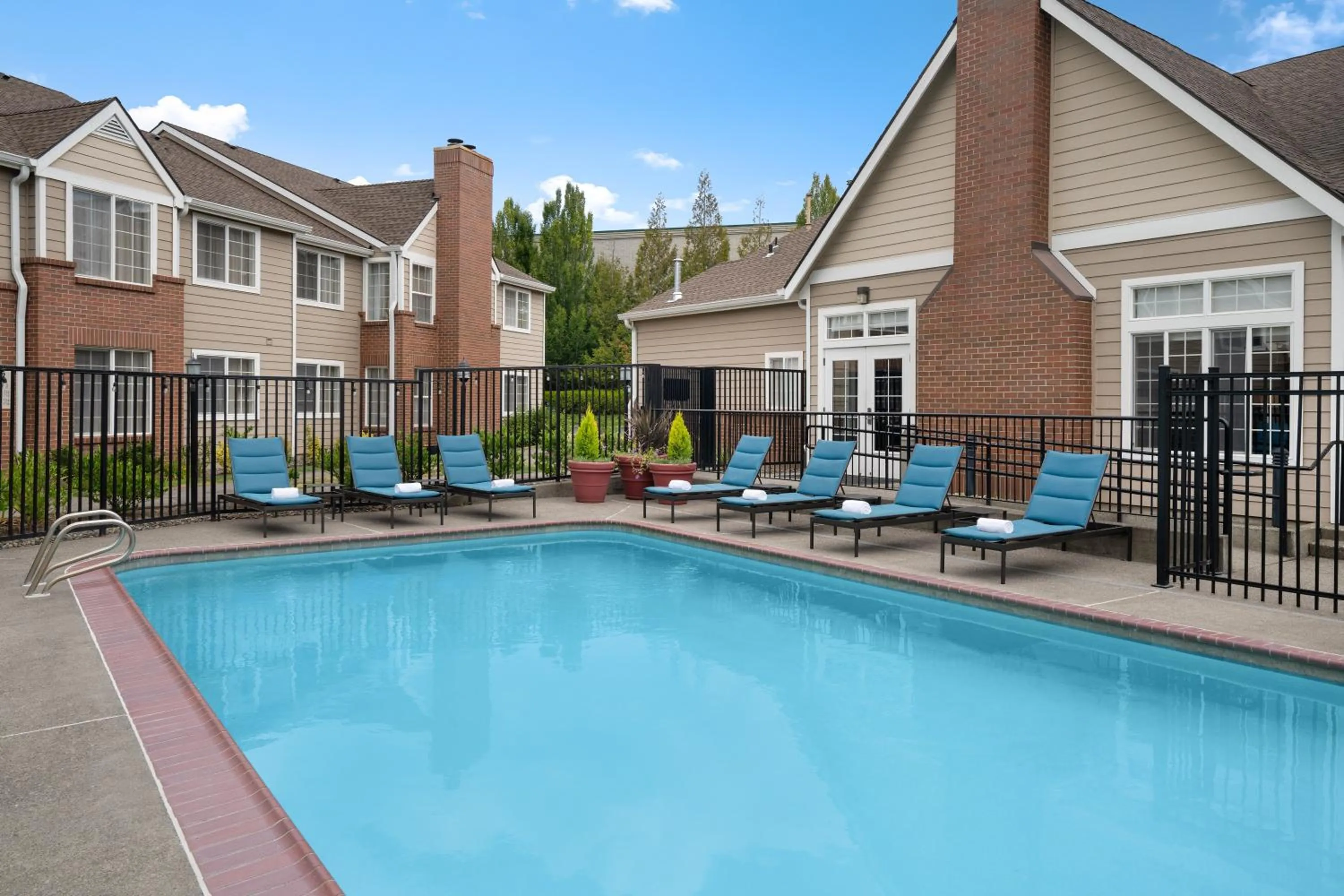 Swimming pool in Residence Inn Portland Hillsboro