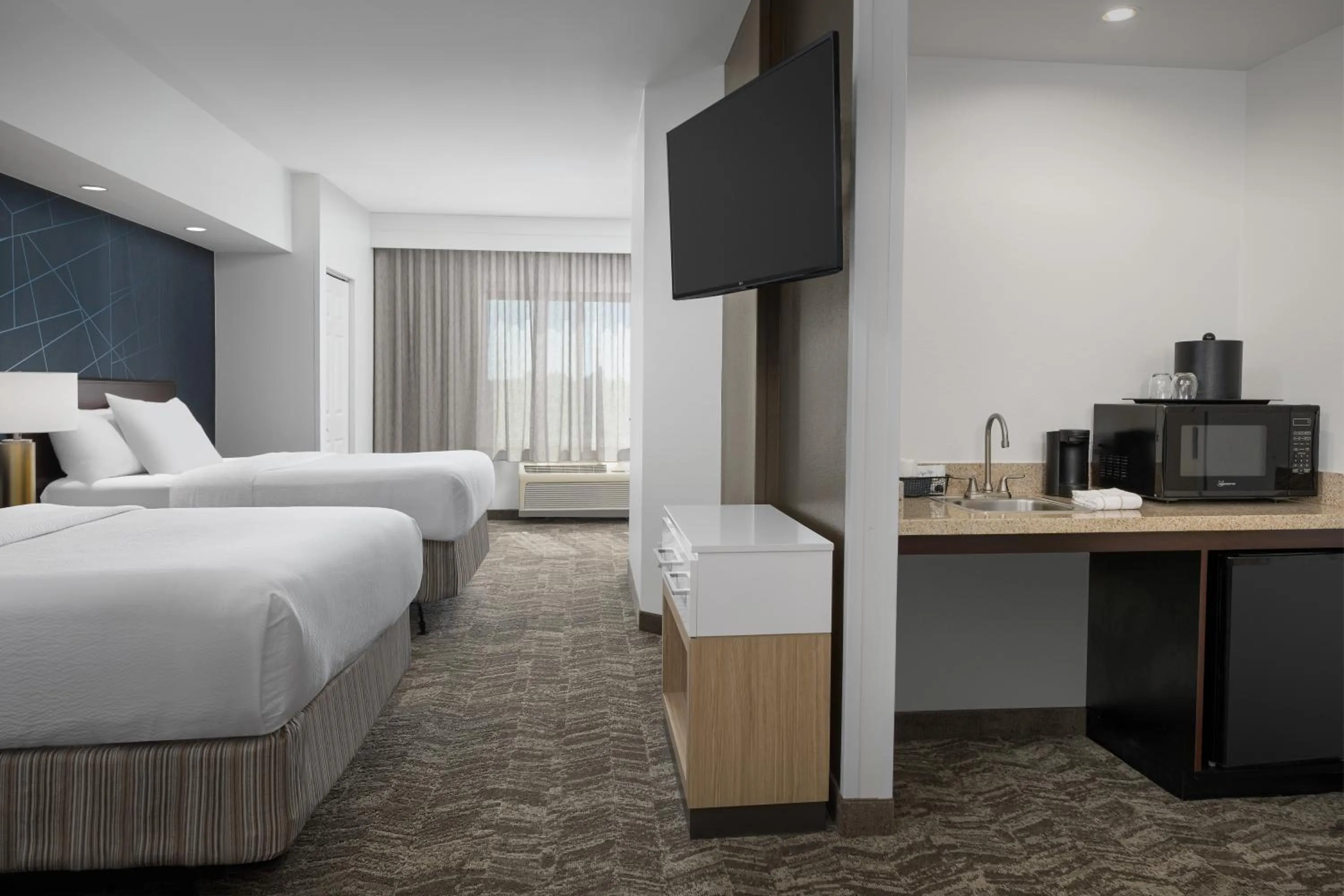 Kitchen or kitchenette, Bed in SpringHill Suites by Marriott Portland Vancouver
