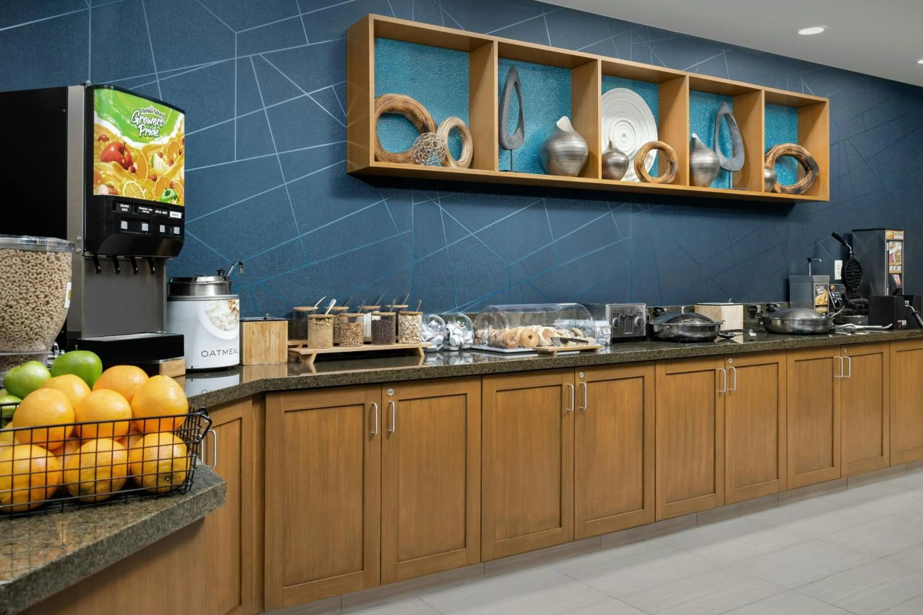 Breakfast in SpringHill Suites by Marriott Portland Vancouver