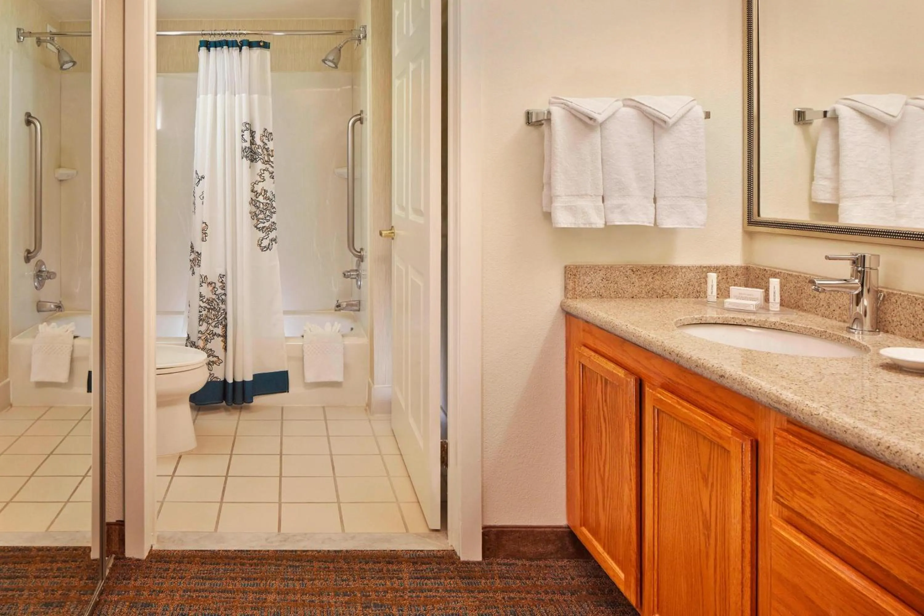 Bathroom in Residence Inn Philadelphia Conshohocken