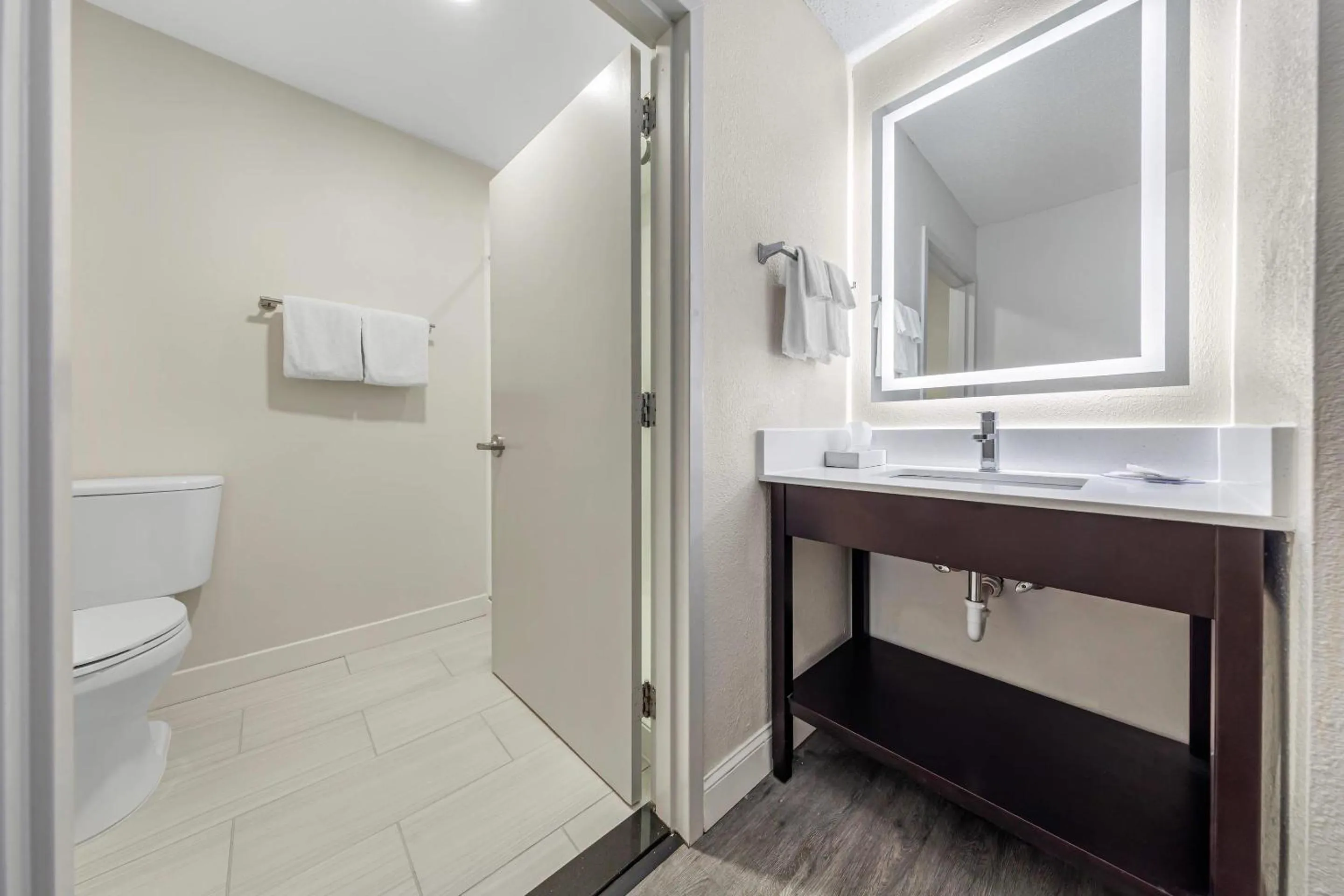 Bedroom in Comfort Inn & Suites Mt Laurel-Philadelphia