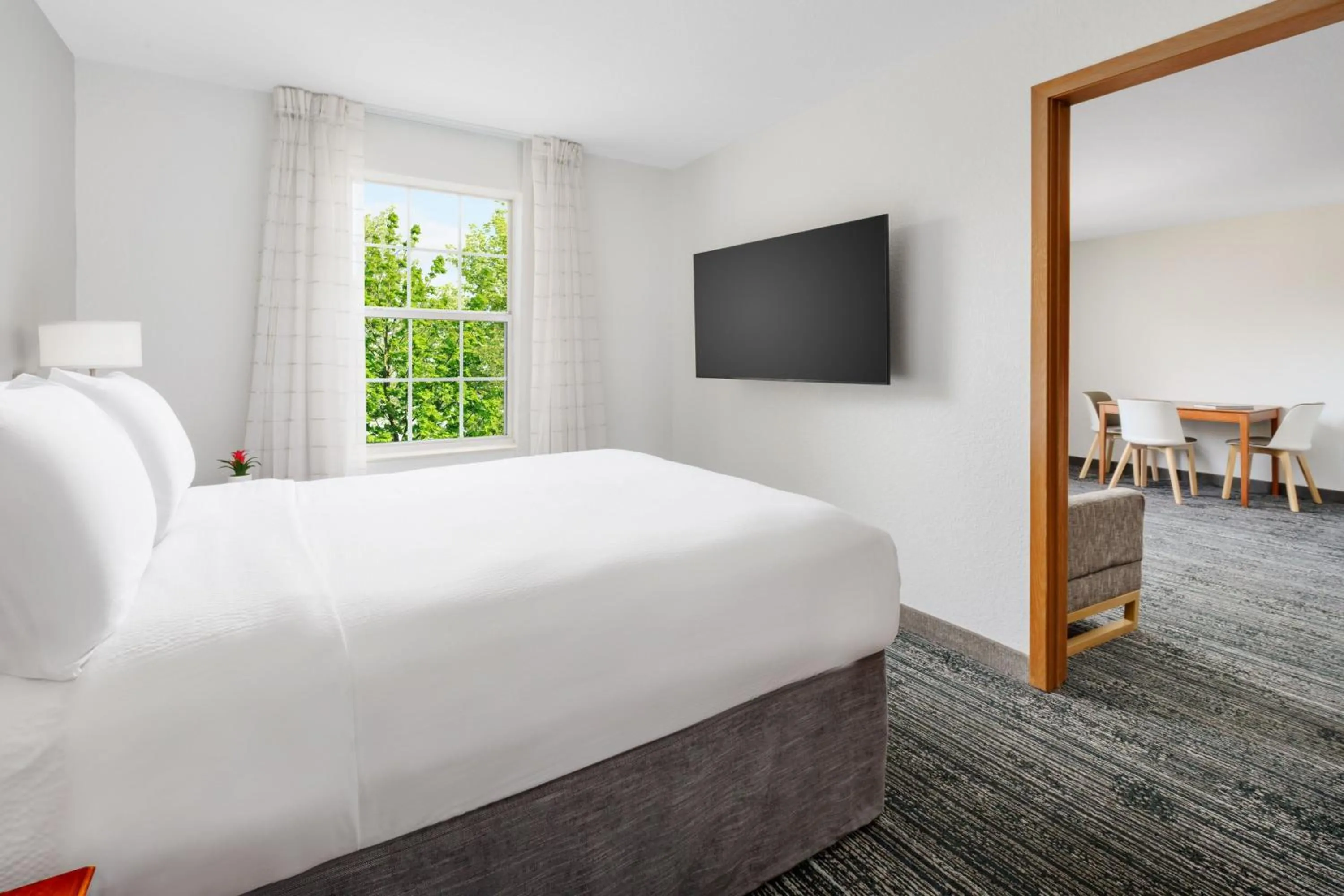 Living room, Bed in TownePlace Suites Philadelphia Horsham