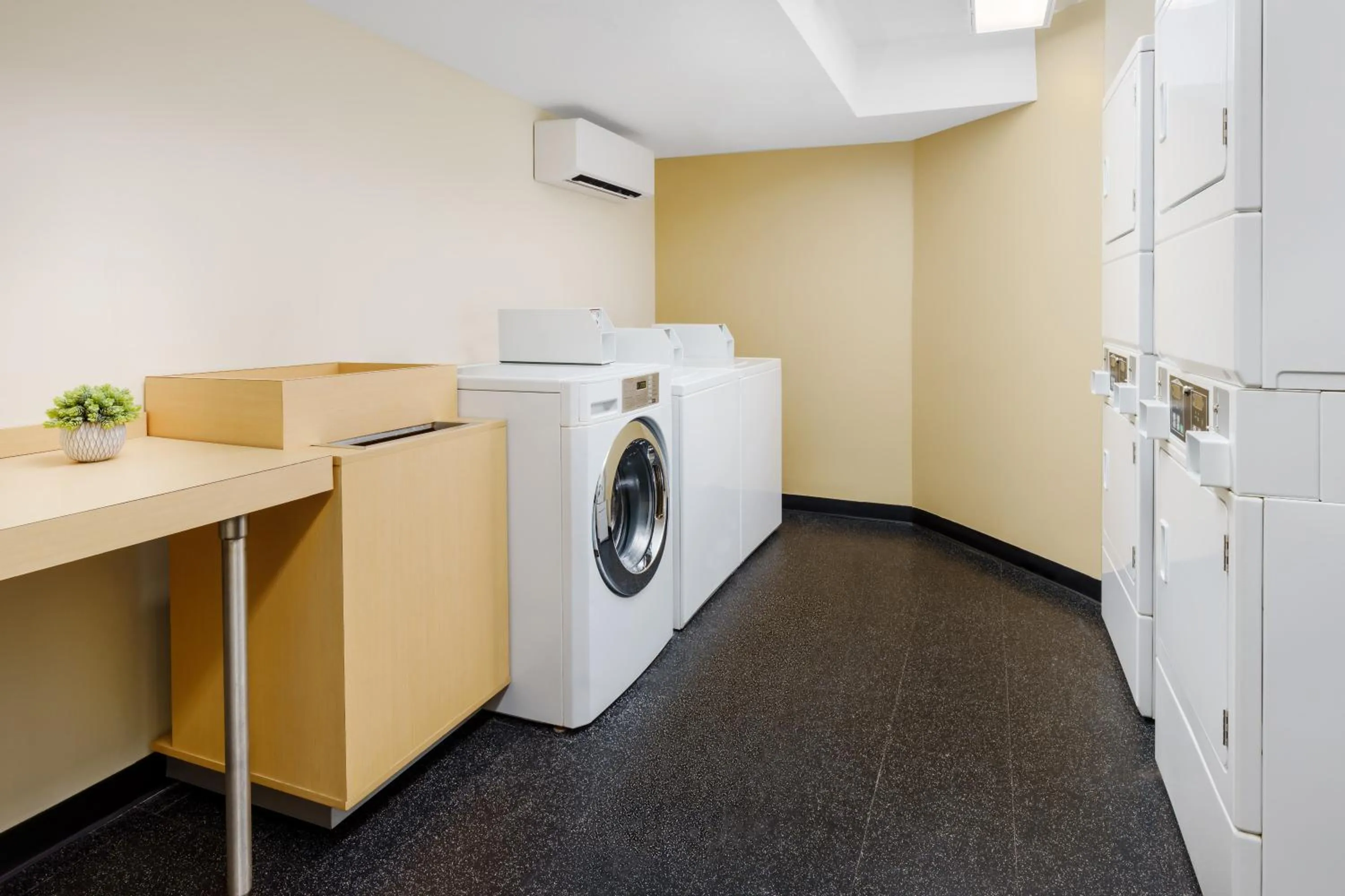laundry in TownePlace Suites Philadelphia Horsham