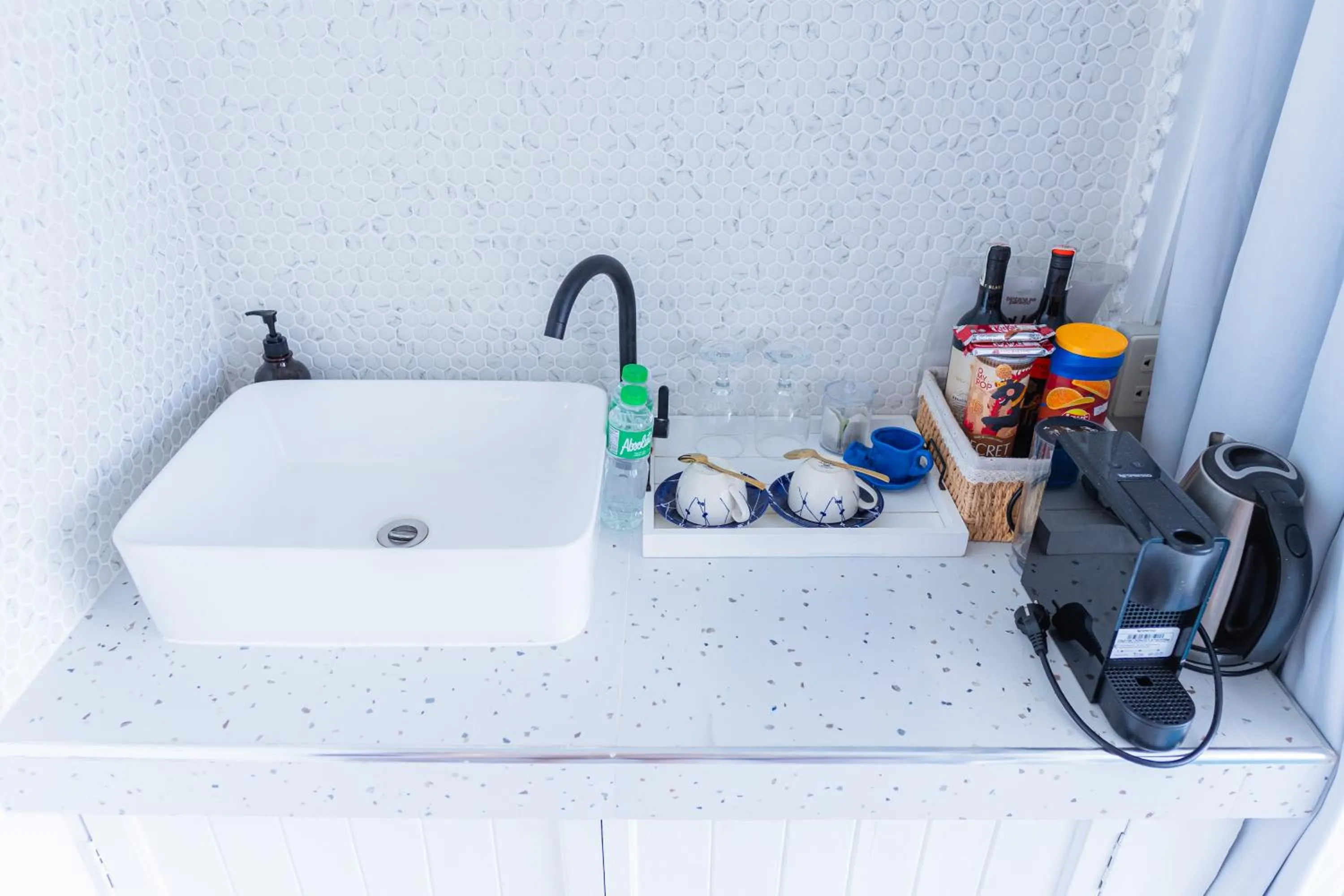 minibar in Bintana Sa Paraiso