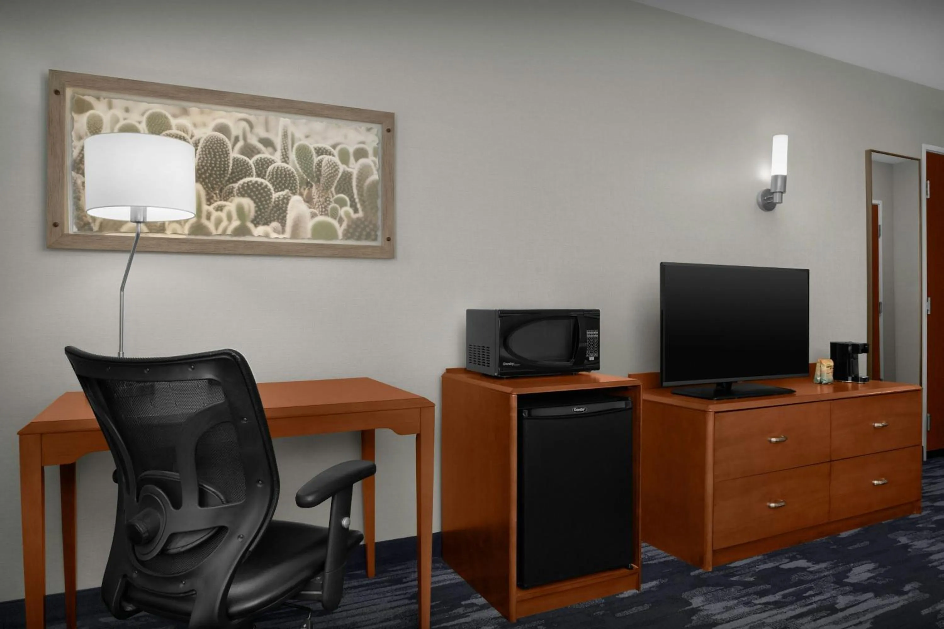 Photo of the whole room in Fairfield Inn and Suites Phoenix Chandler Fashion Center