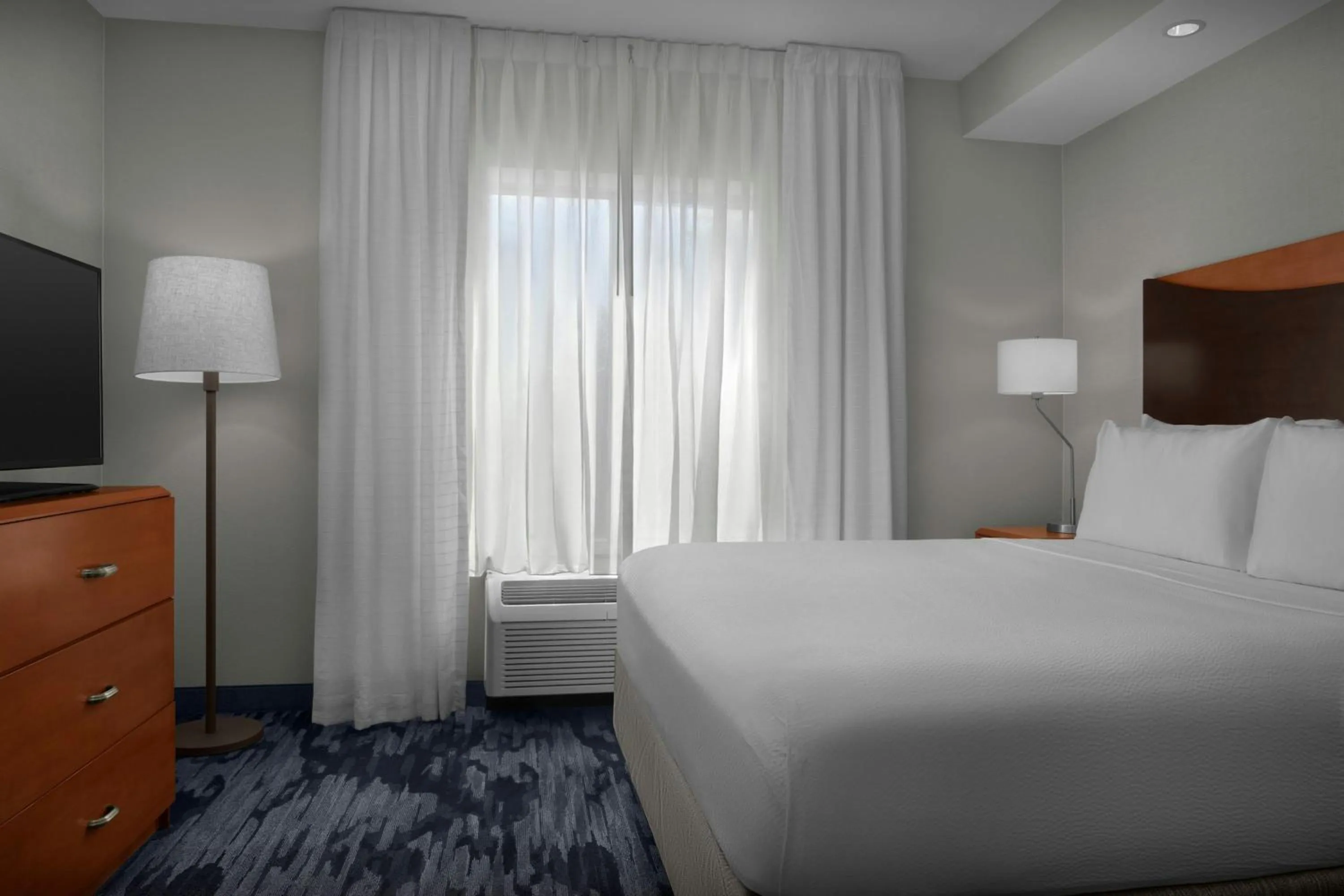 Photo of the whole room, Bed in Fairfield Inn and Suites Phoenix Chandler Fashion Center