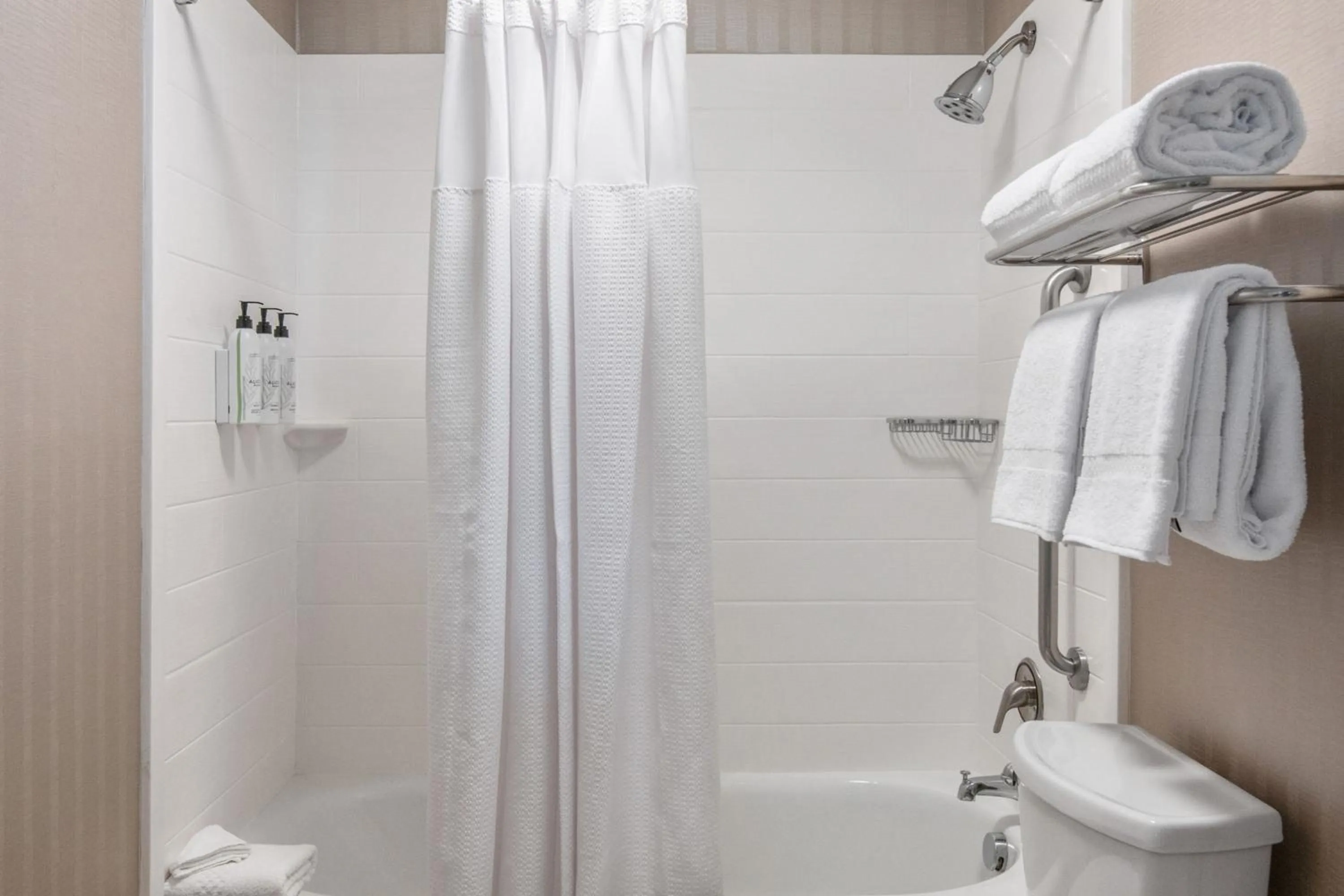 Bathroom in SpringHill Suites Phoenix Glendale Sports & Entertainment District