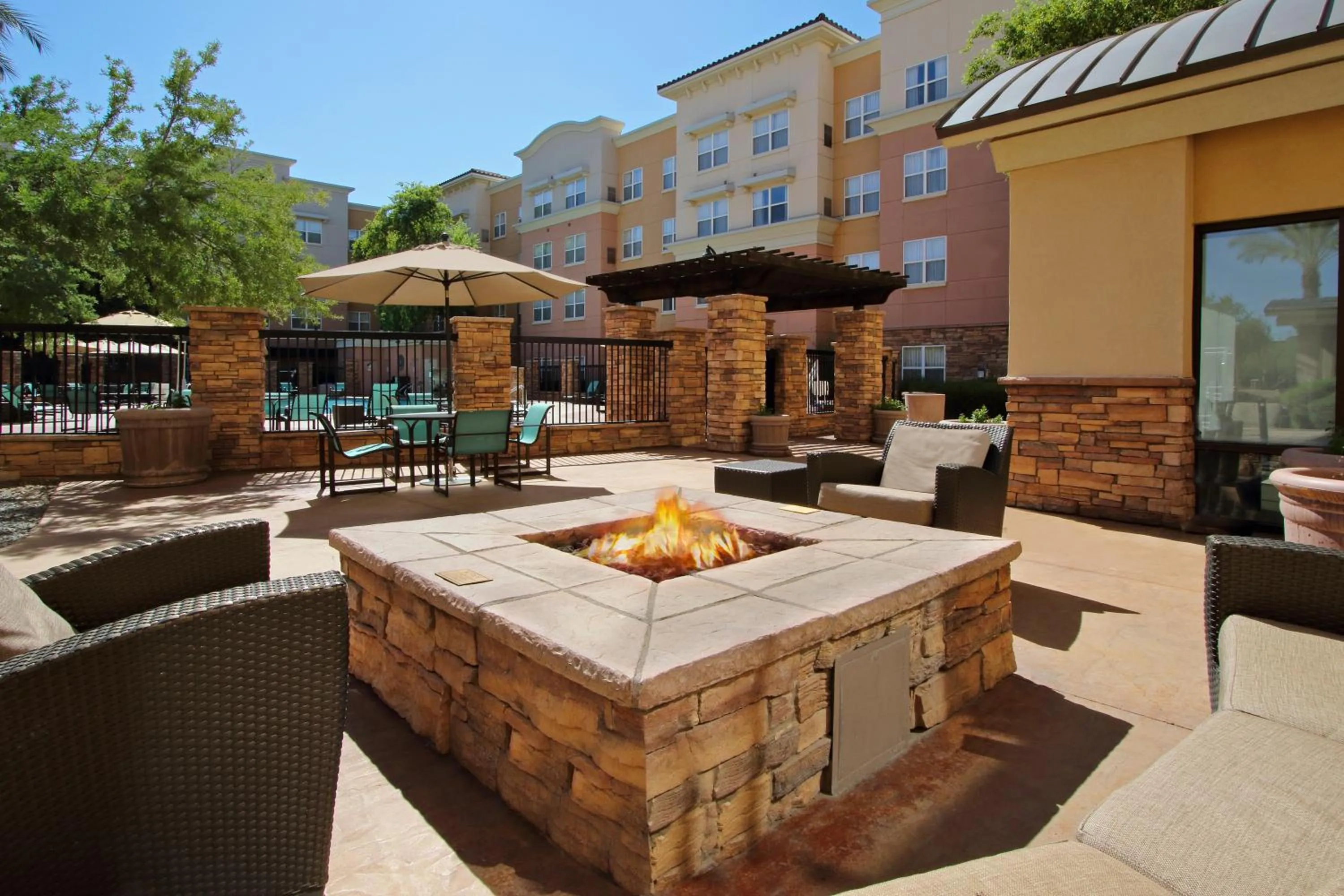 Patio in SpringHill Suites Phoenix Glendale Sports & Entertainment District