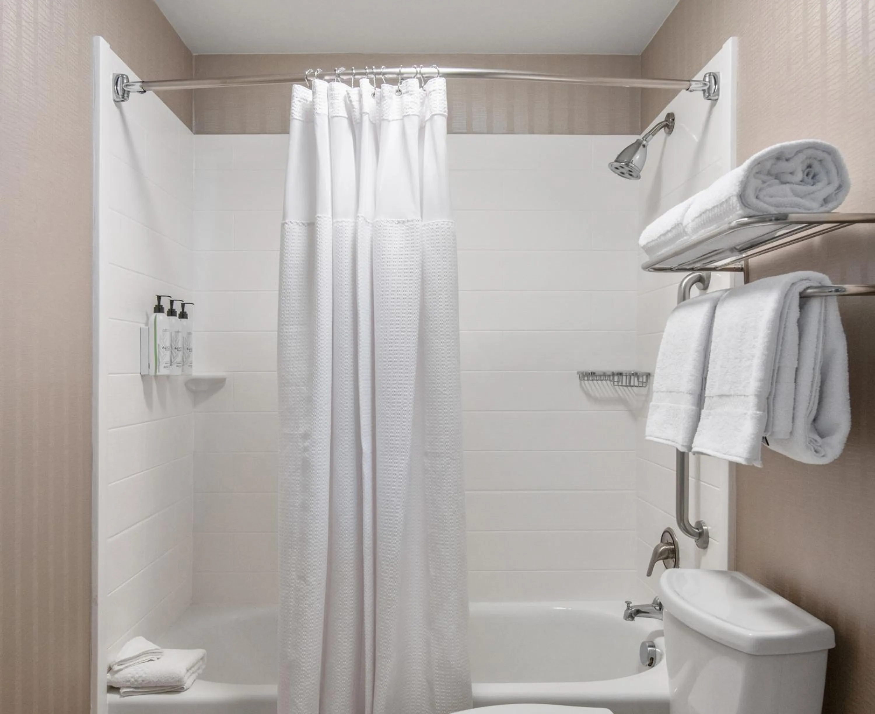 Bathroom in SpringHill Suites Phoenix Glendale Sports & Entertainment District