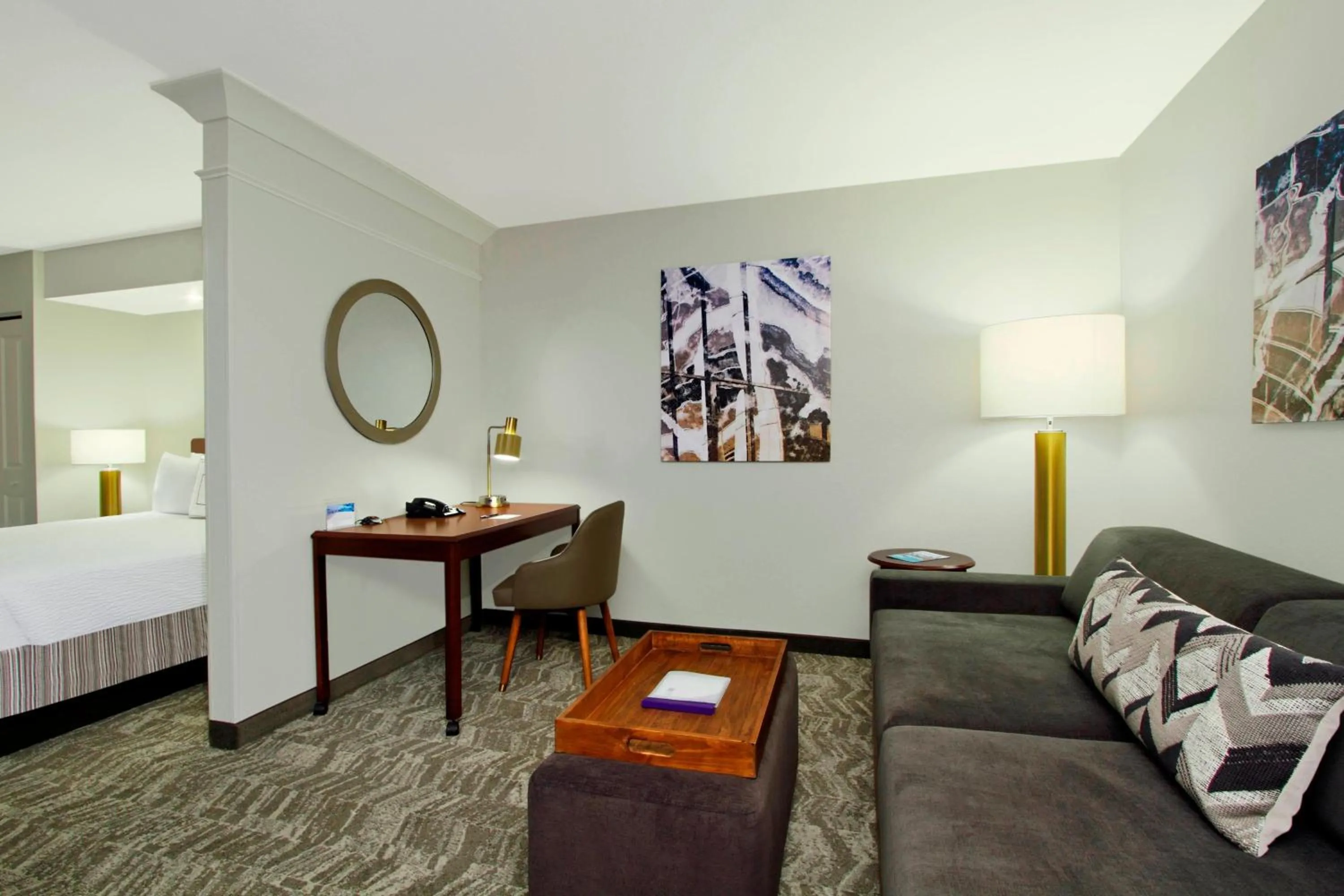 Living room, Bed in SpringHill Suites Phoenix Glendale Sports & Entertainment District