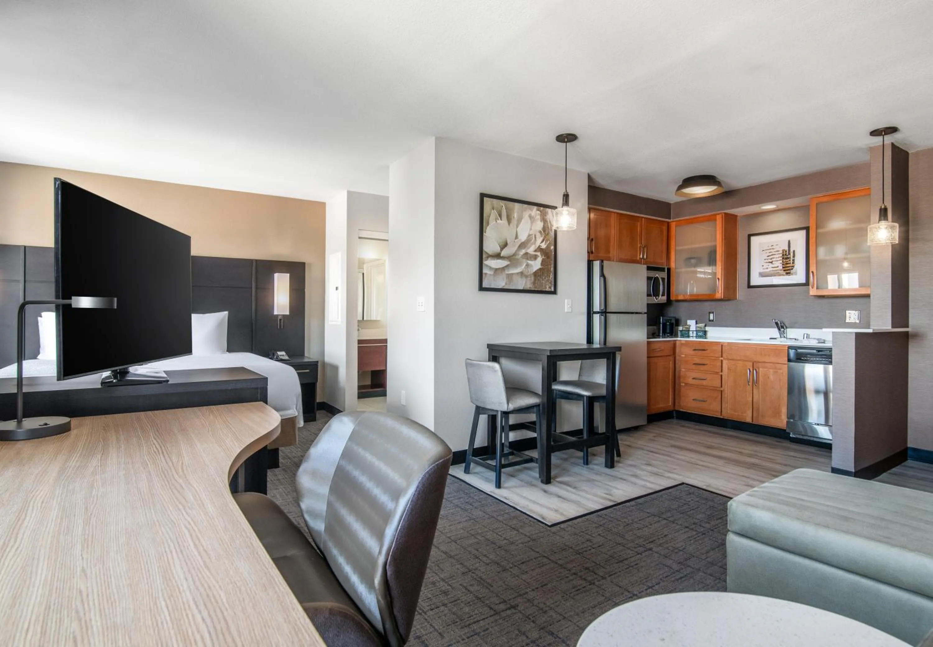 Bed in Residence Inn Phoenix Glendale Sports & Entertainment District