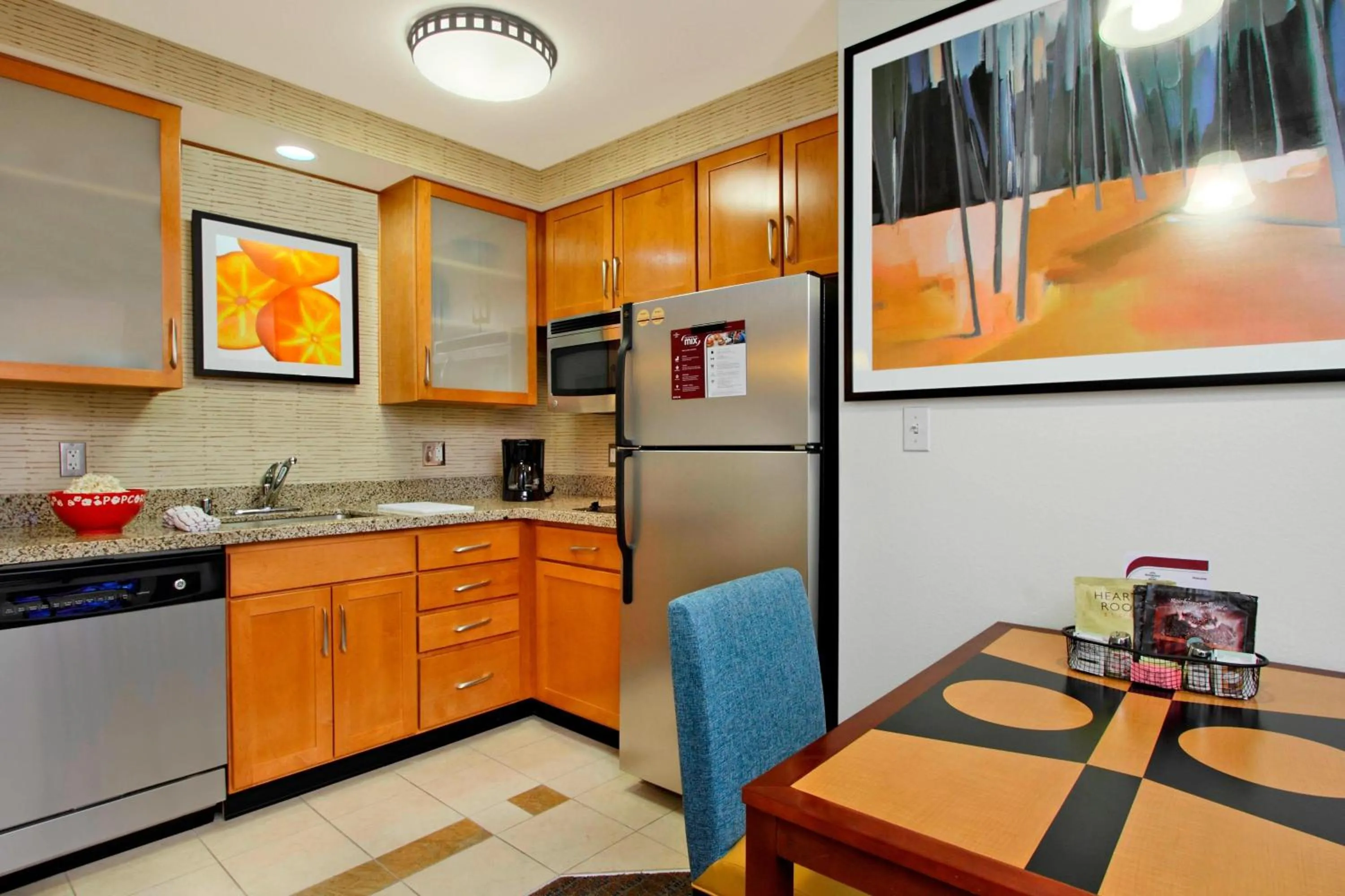 Kitchen or kitchenette in Residence Inn Phoenix Glendale Sports & Entertainment District