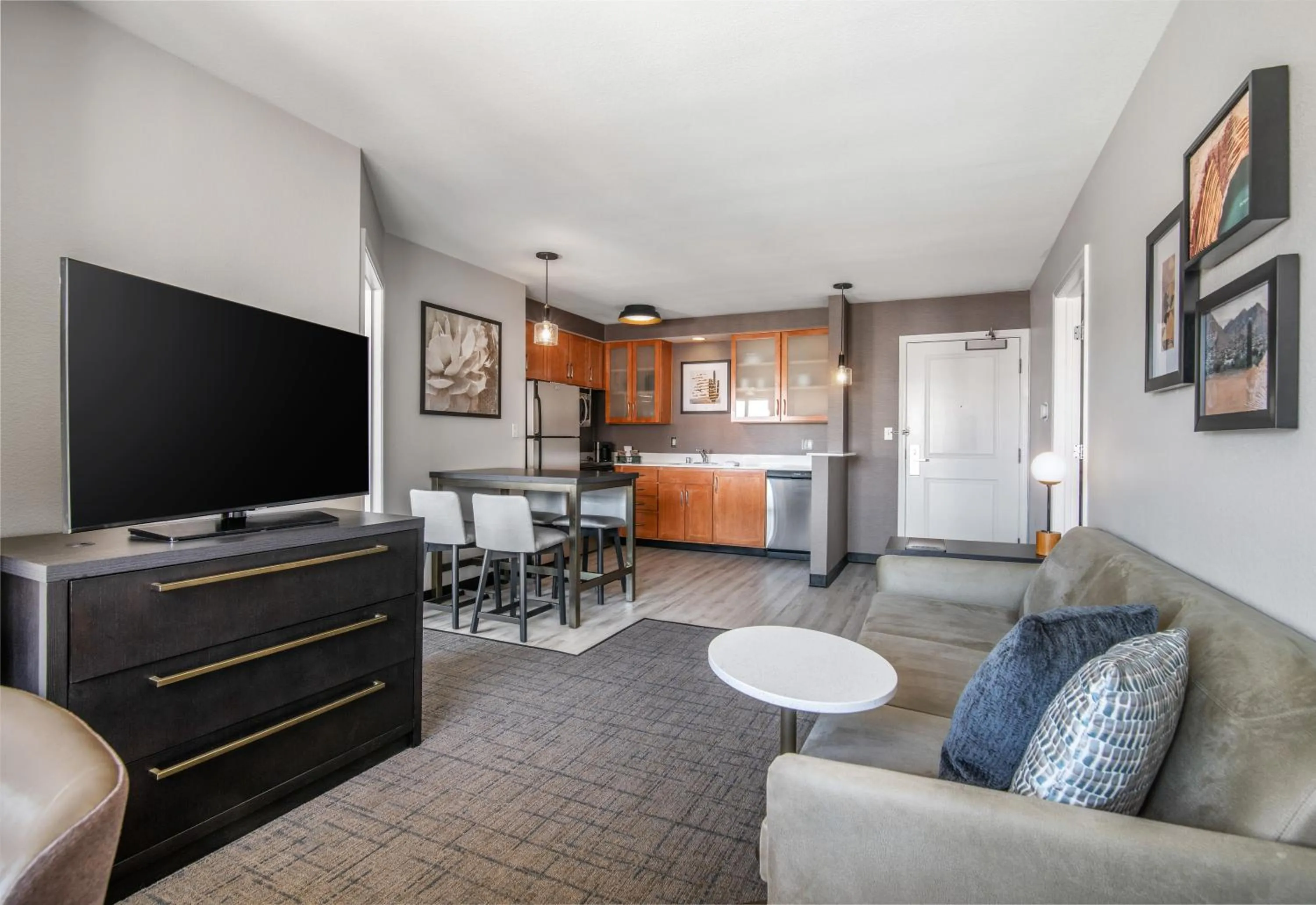 Living room in Residence Inn Phoenix Glendale Sports & Entertainment District