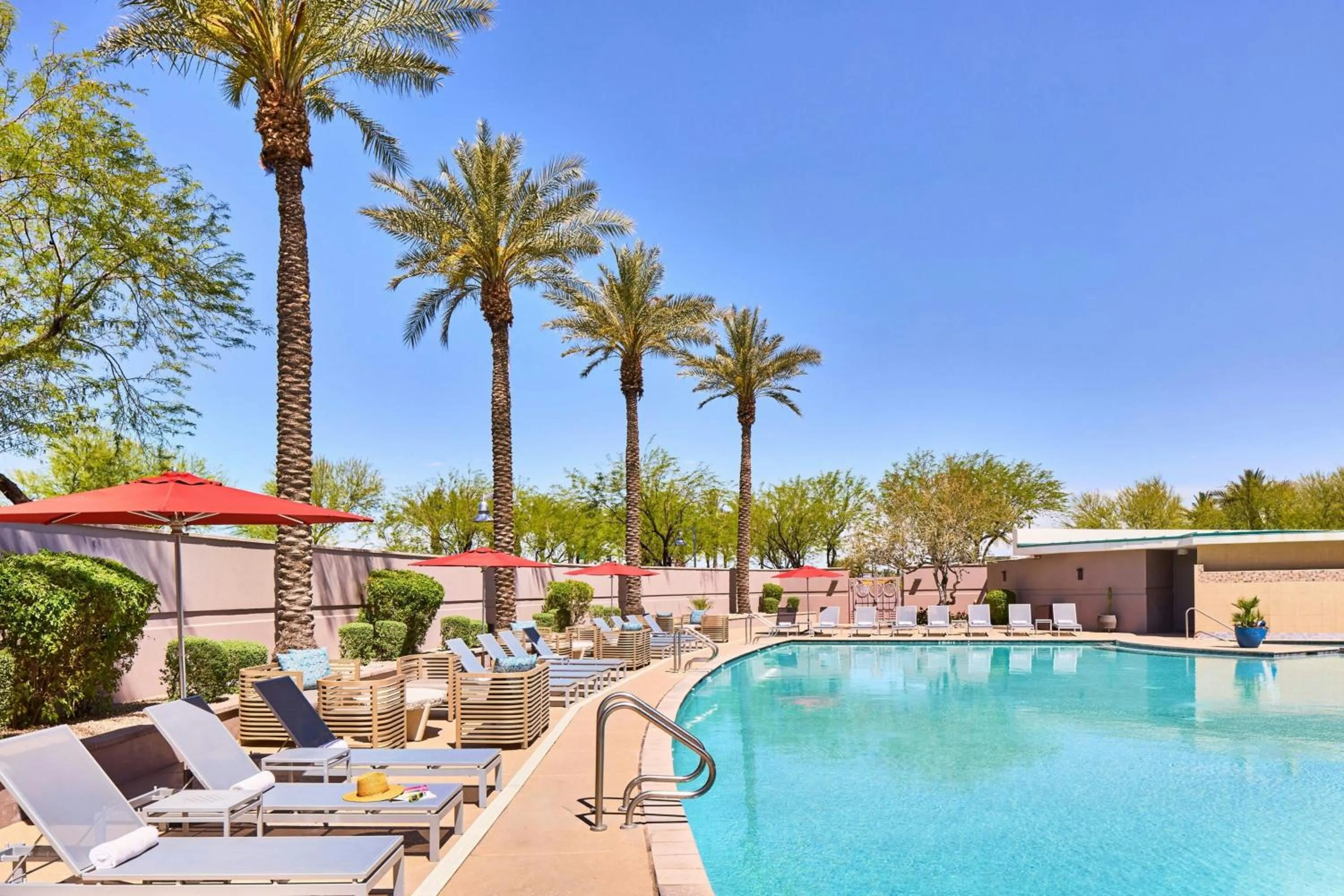 Swimming pool in Renaissance Phoenix Glendale Hotel & Conference Center