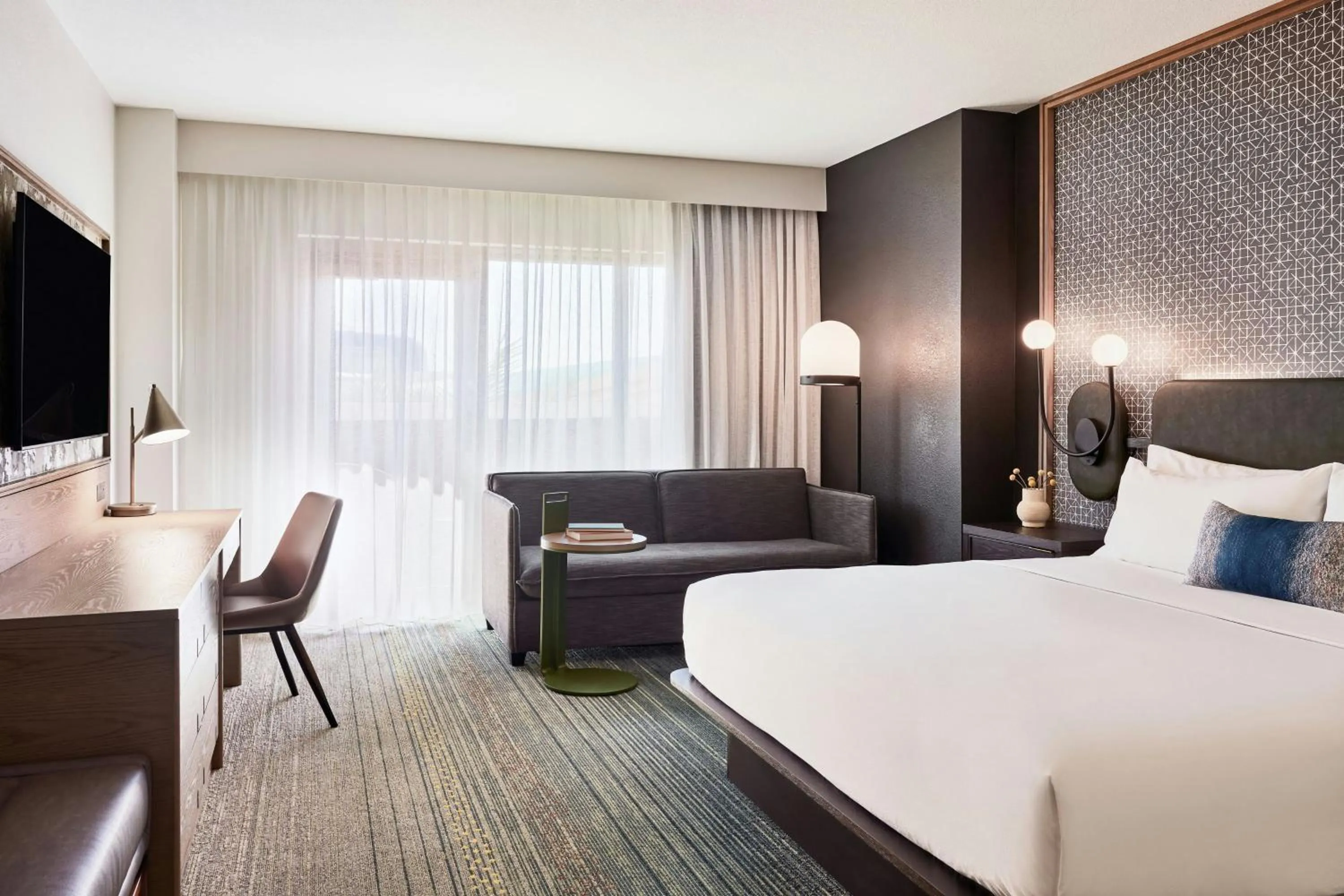 Photo of the whole room, Bed in Renaissance Phoenix Glendale Hotel & Conference Center